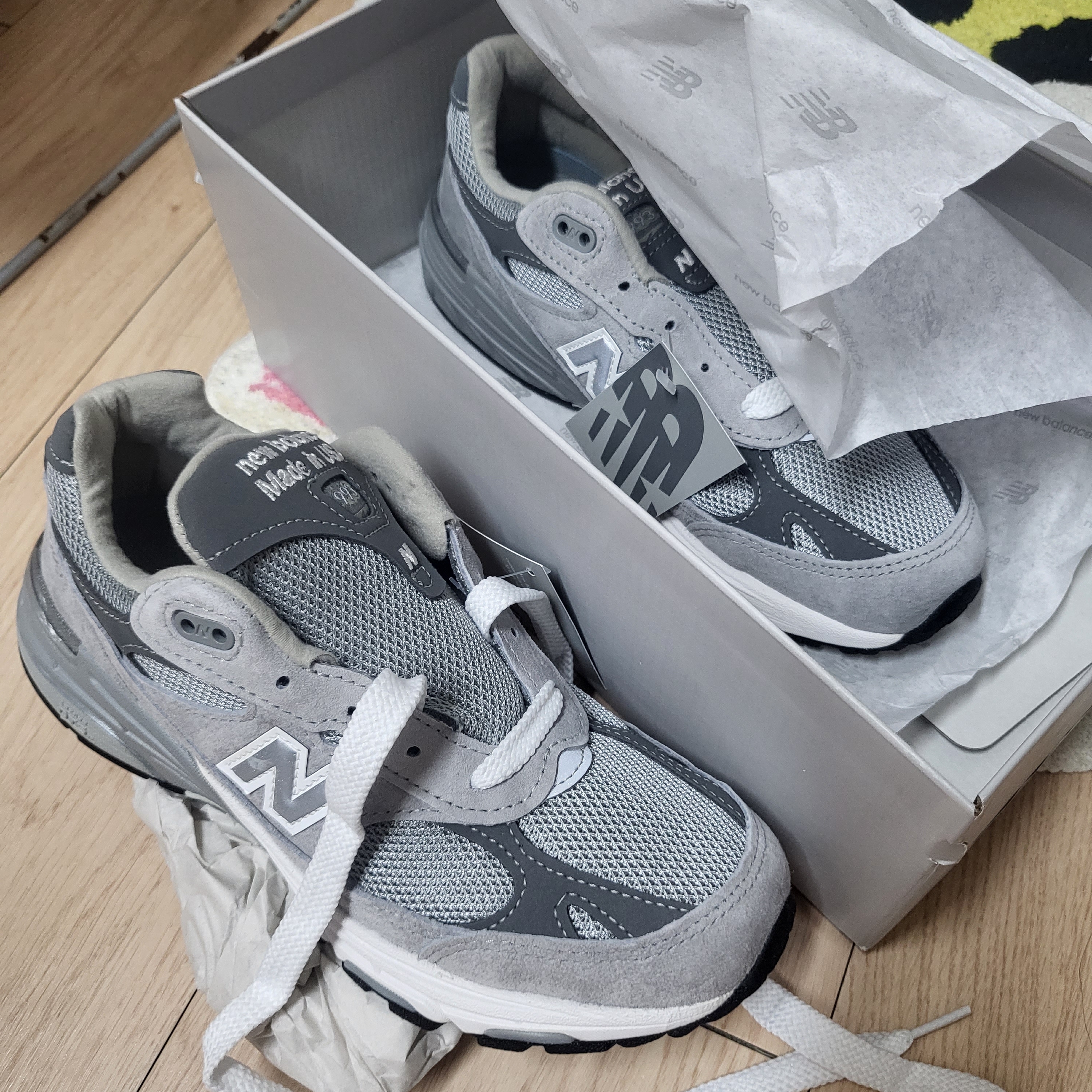 (W) New Balance 993 Made in USA Grey - B Standard 착용 스타일 - 1