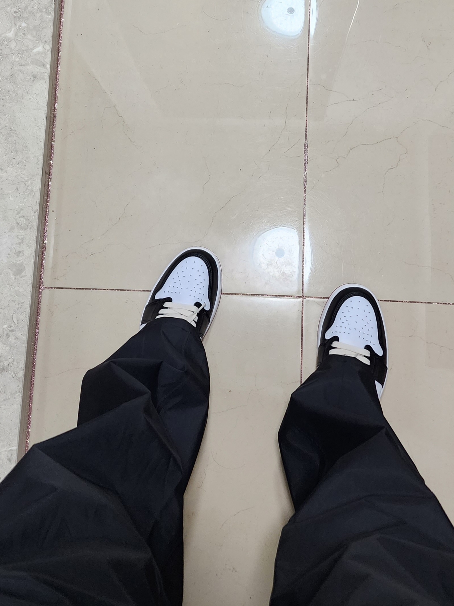 Jordan 1 Low Bred Toe, Sansan Gear Windblock Pants Black - 22FW 착용 스타일 - 1
