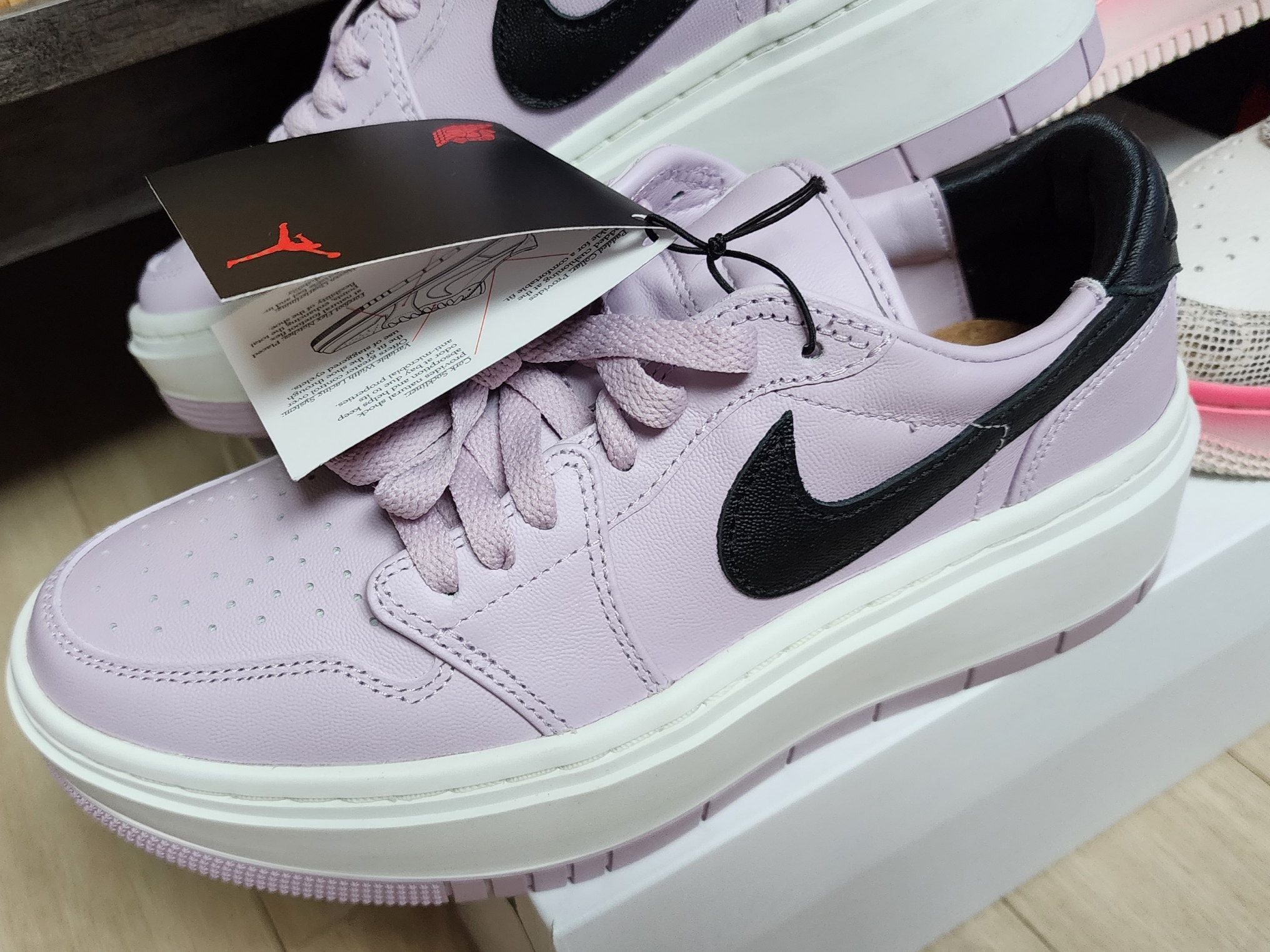 (W) Jordan 1 Elevate Low Iced Lilac Sail 착용 스타일 - 3