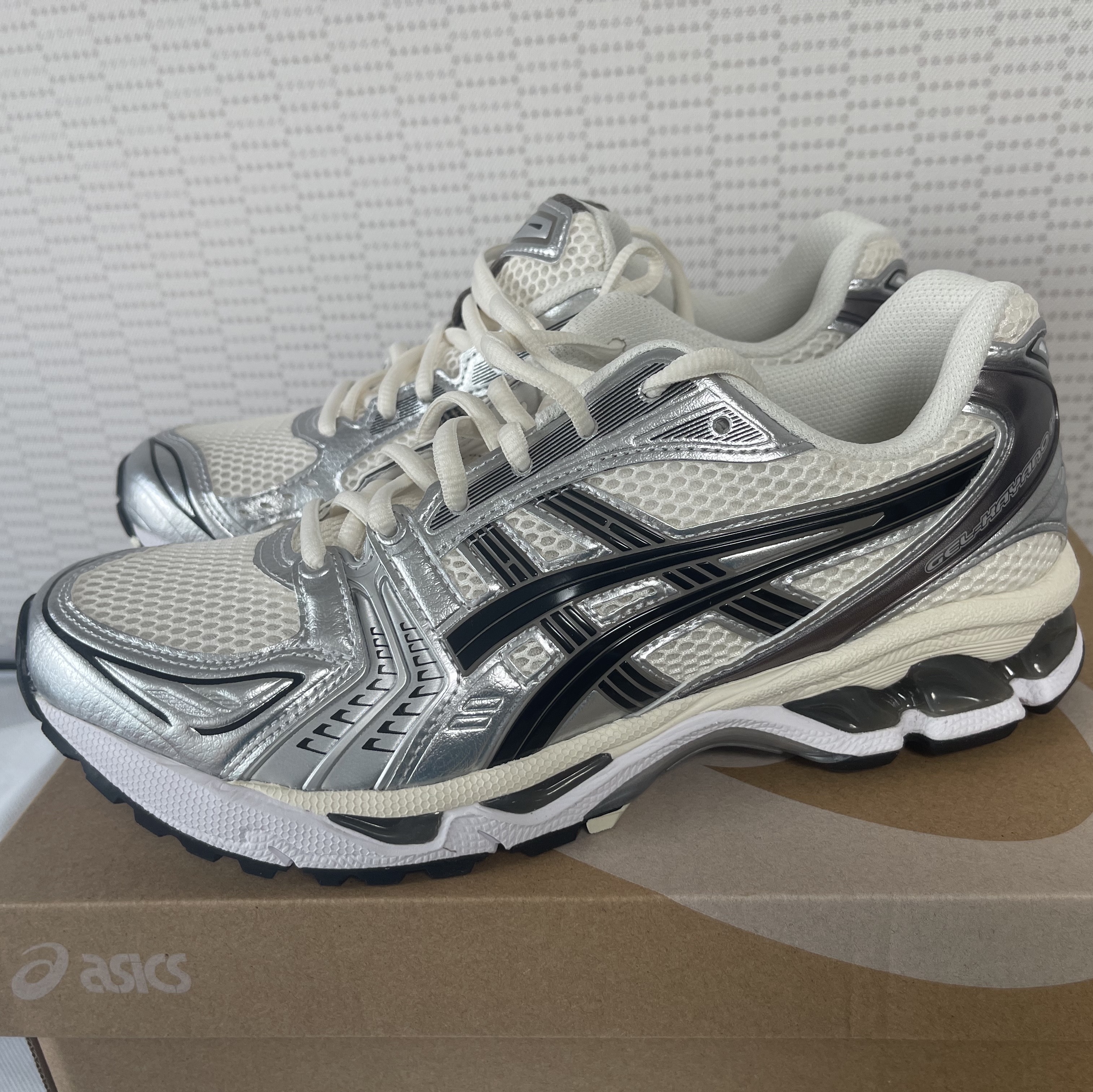 Asics Gel-Kayano 14 Cream Black 착용 스타일
