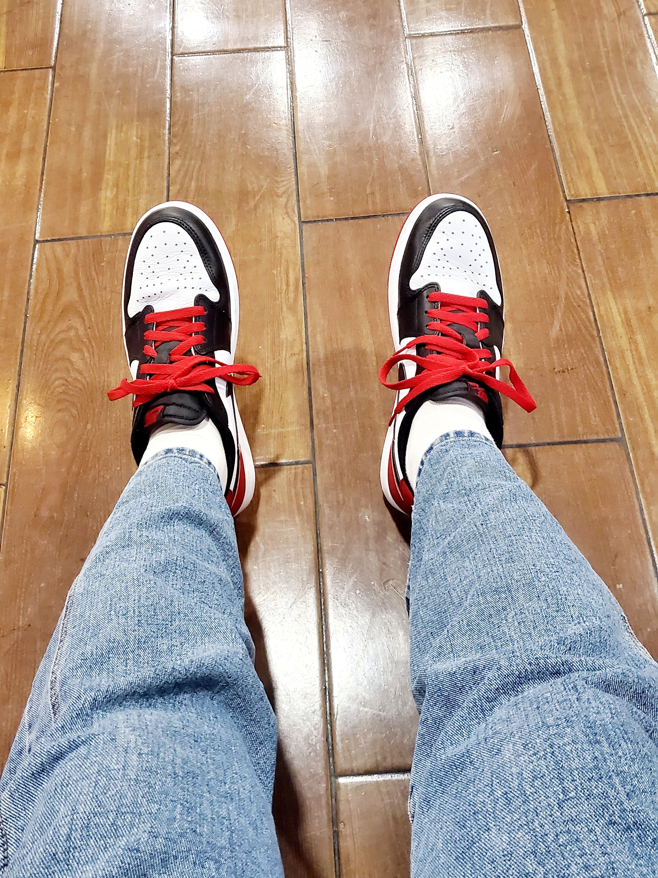 Jordan 1 Retro Low OG Black Toe 착용 스타일 - 1