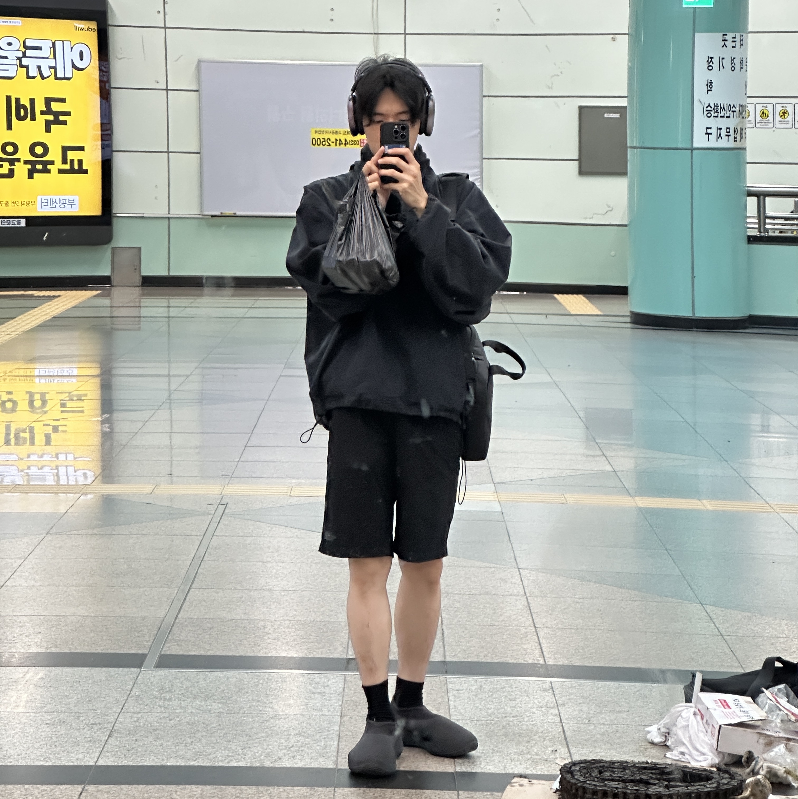 Adidas Yeezy Knit RNR Fade Onyx 착용 스타일 - 1