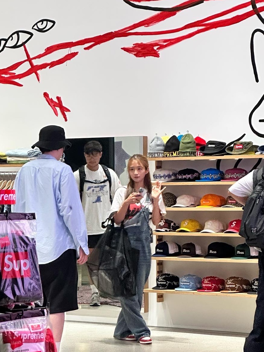 Stussy x Cactus Plant Flea Market Heart T-Shirt, (GS) Jordan 1 Retro High OG Chicago 2022 착용 스타일 - 3