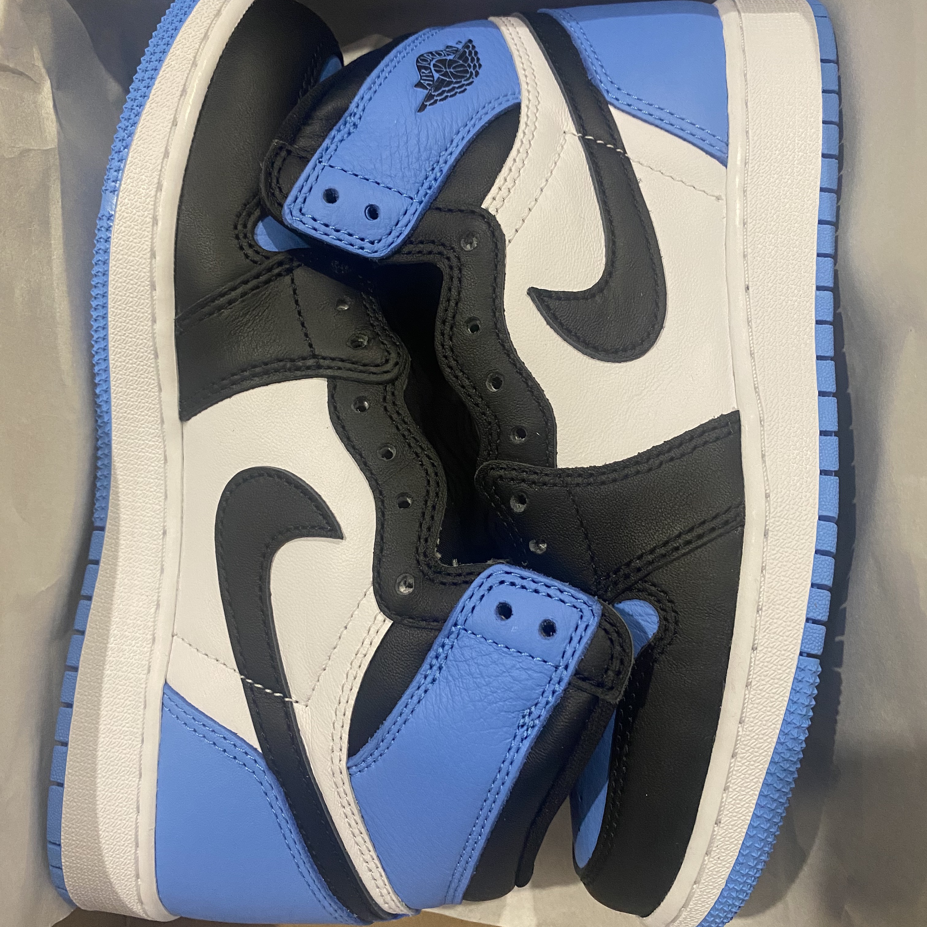 (GS) Jordan 1 Retro High OG University Blue 착용 스타일 - 1