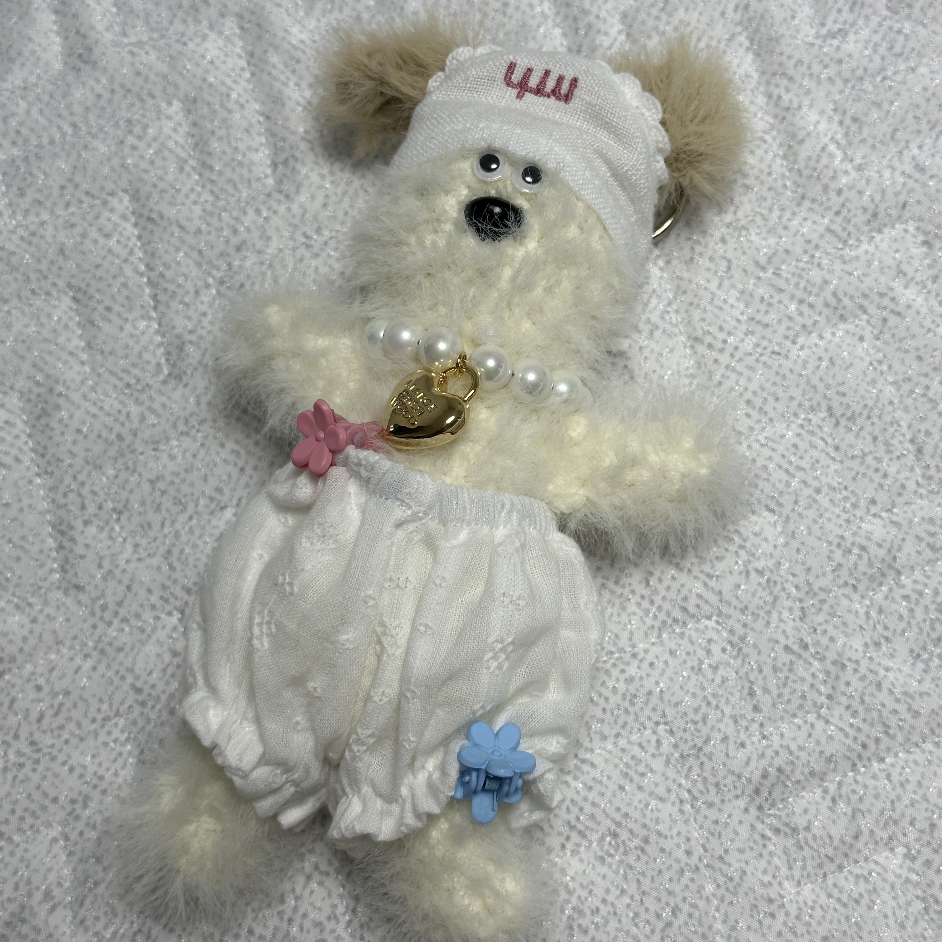 Margesherwood Wood Keyring White 착용 스타일