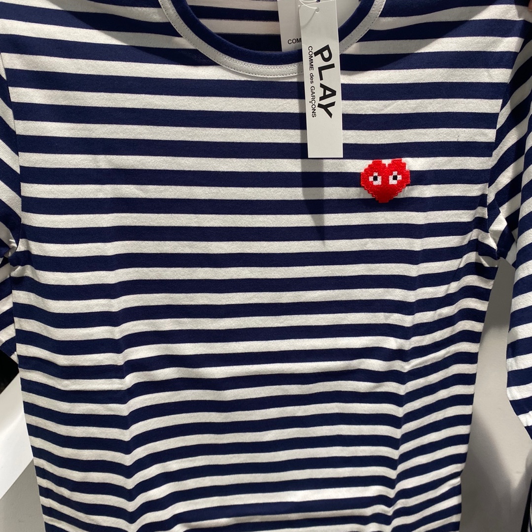 Play Comme des Garcons x Invader Striped LS T-Shirt Navy White 착용 스타일