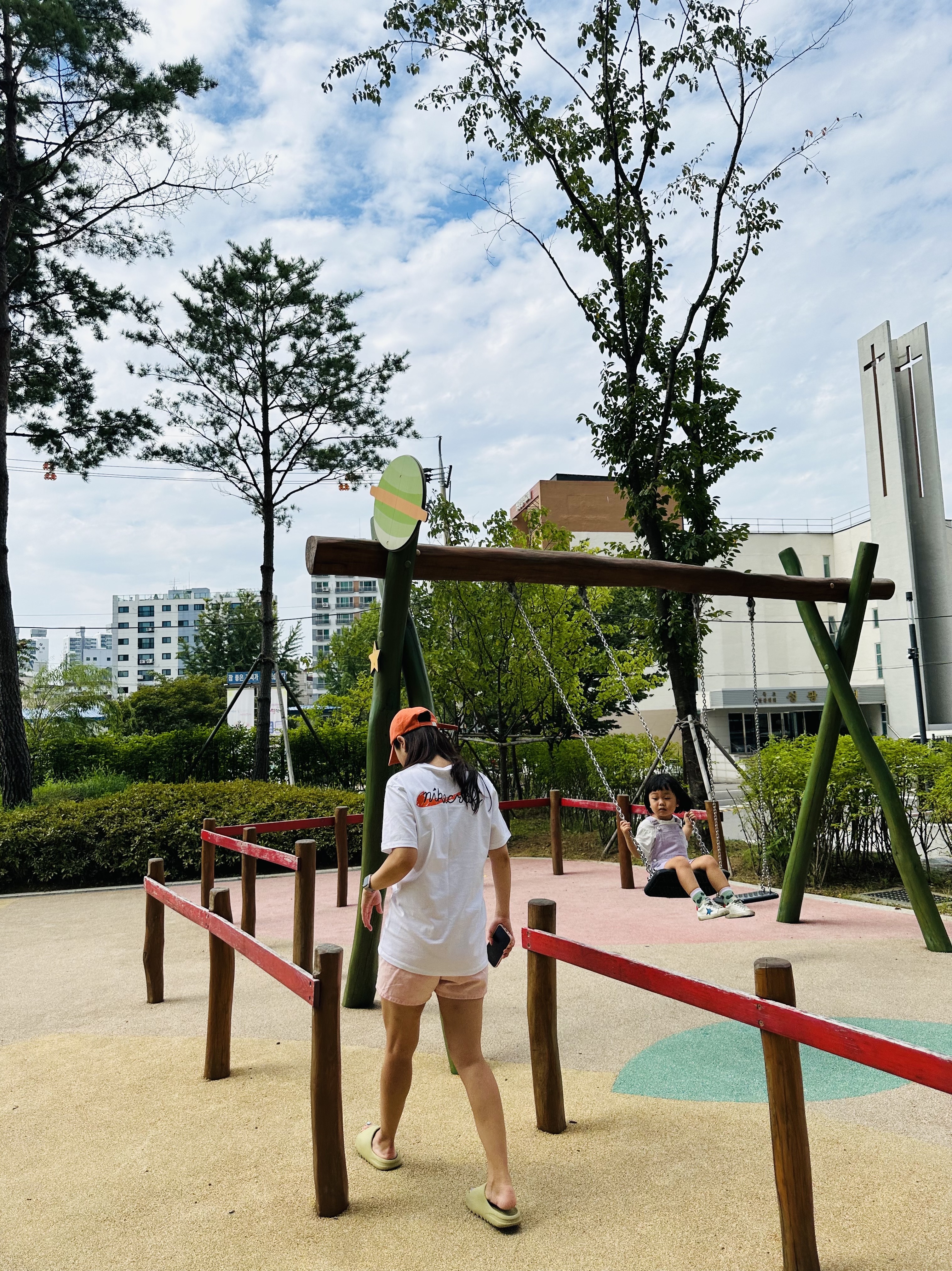 Nike x Tom Sachs Nikecraft Studio T-Shirt White, Adidas Yeezy Slide Resin 2021 착용 스타일 - 1