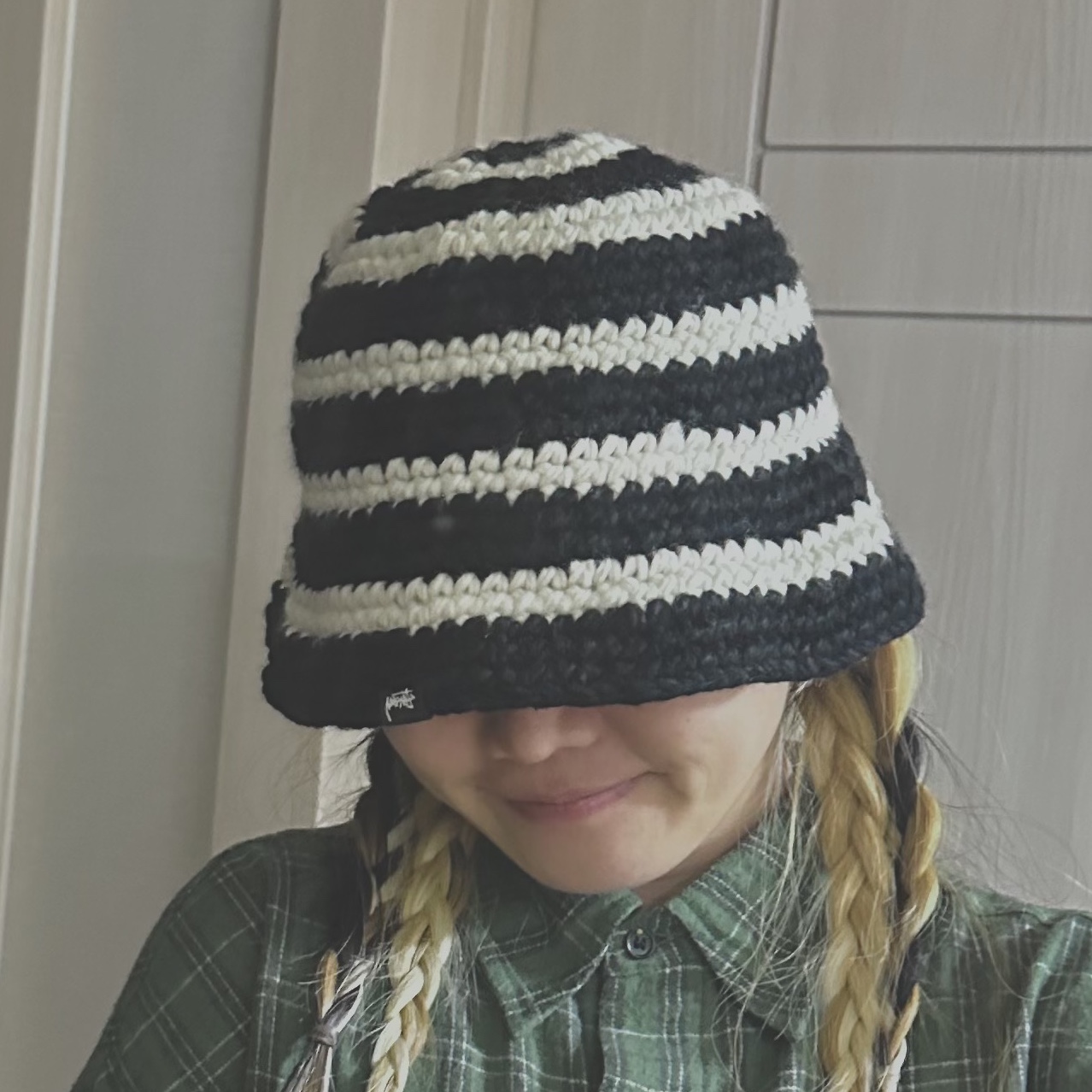 Stussy Swirl Knit Bucket Hat Black 착용 스타일
