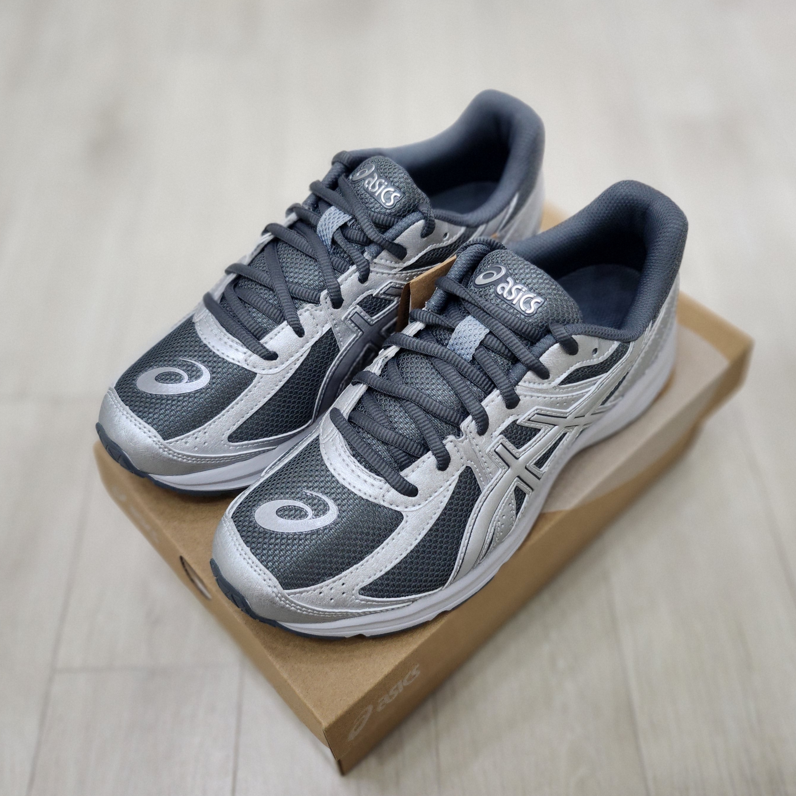 Asics Jog 100 S SMU Sheet Rock Pure Silver - 2E Wide 착용 스타일 - 2