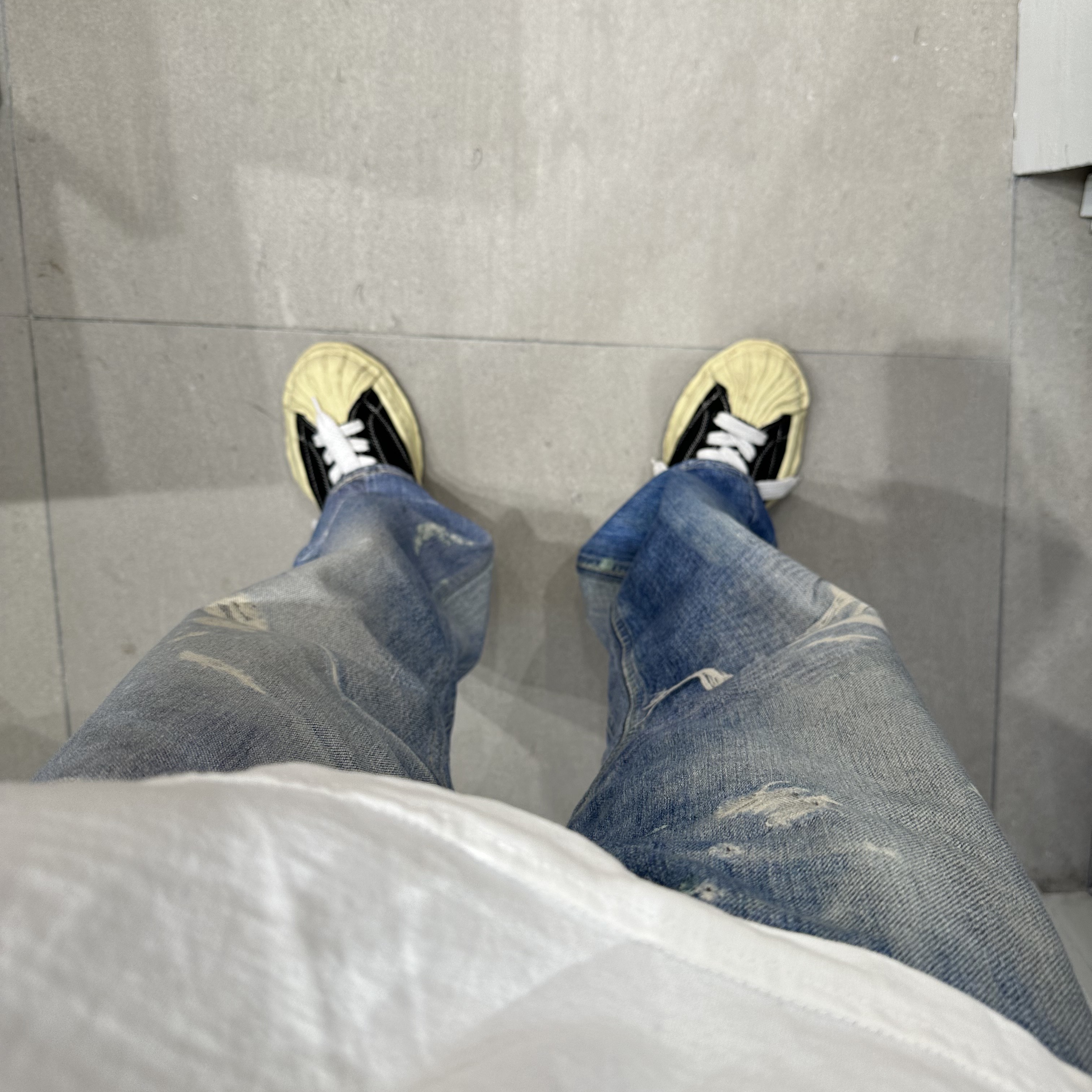 Our Legacy Third Cut Digital Denim Print, Maison Mihara Yasuhiro Blakey VL OG Sole Canvas Low-top Sneakers Black 착용 스타일