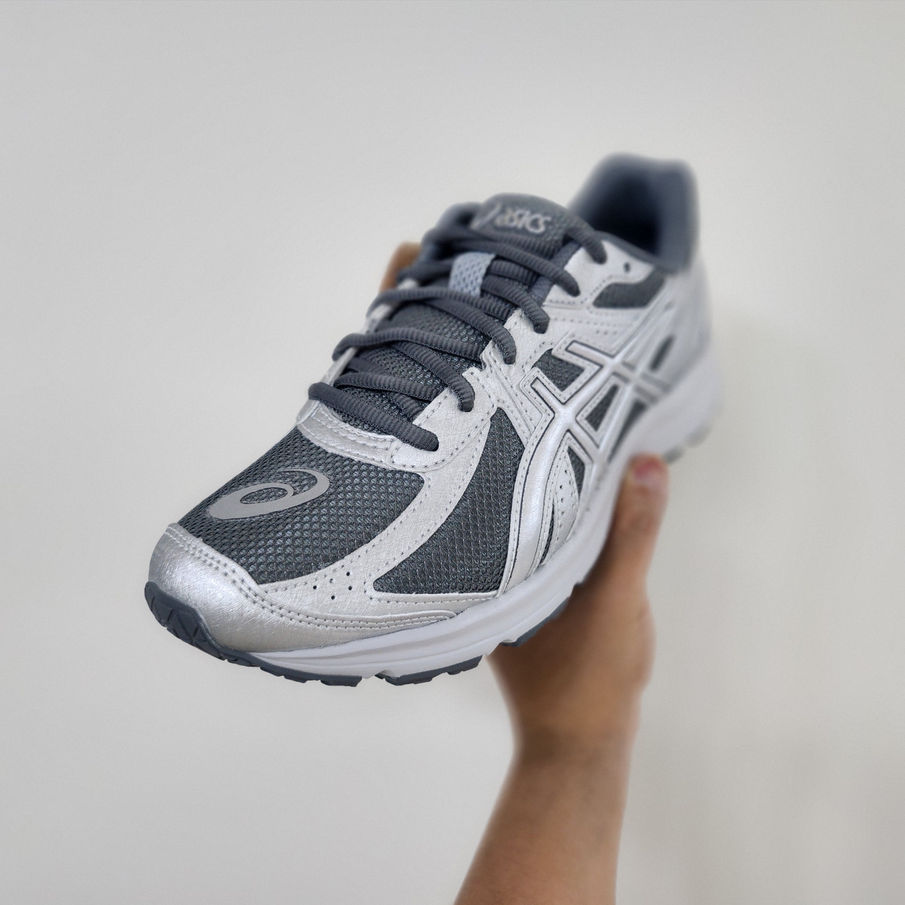 Asics Jog 100 S SMU Sheet Rock Pure Silver - 2E Wide 착용 스타일 - 1