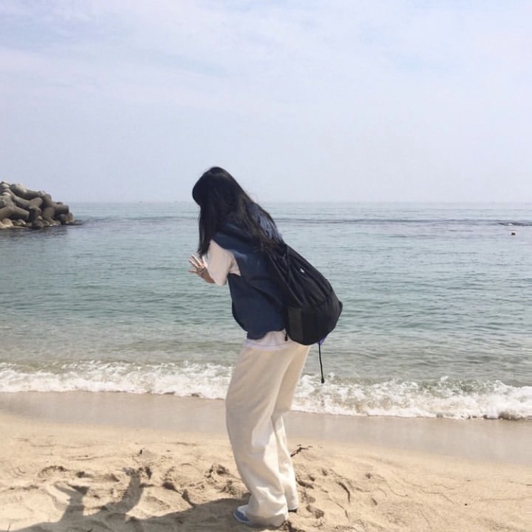 (W) Jordan 1 Mid Sail and Worn Blue 착용 스타일 - 2