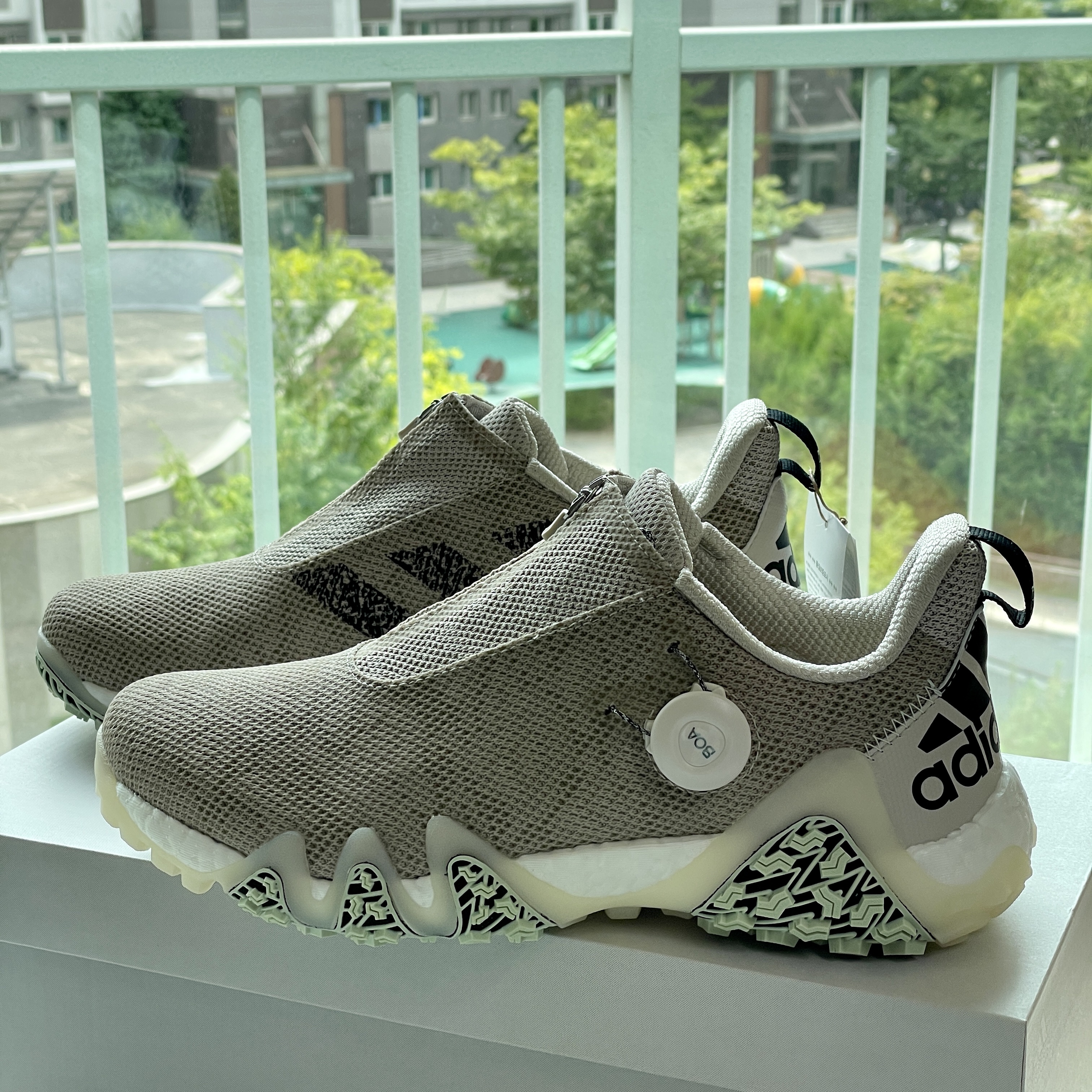 Adidas CodeChaos 22 Boa Spikeless Bliss 착용 스타일 - 1