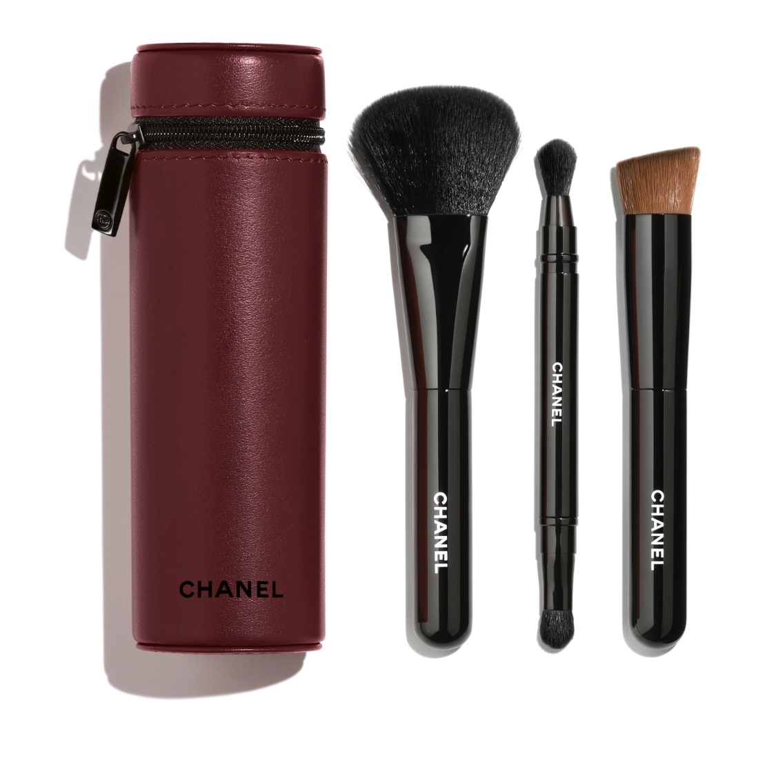 Chanel Codes Couleur Limited Edition Essentiel Brush Set with Pouch 155 Rouge Noir (Set of 3) 착용 스타일