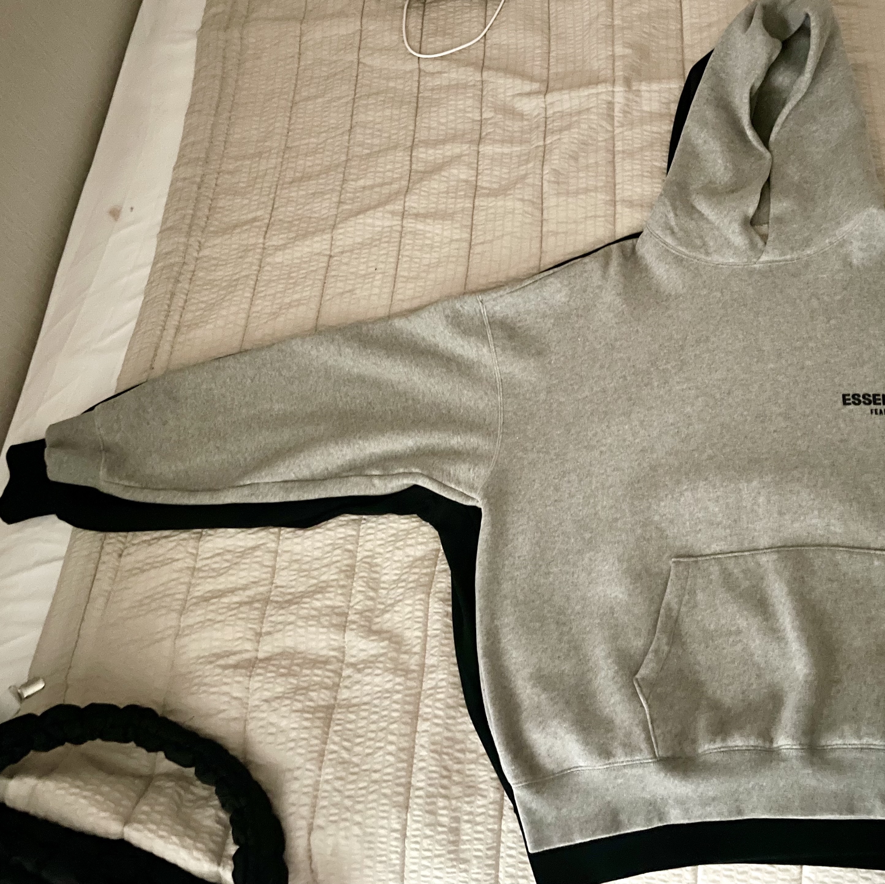 Essentials The Black Collection Hoodie Jet Black - 23SS, Essentials The Core Collection Hoodie Dark Oatmeal 착용 스타일