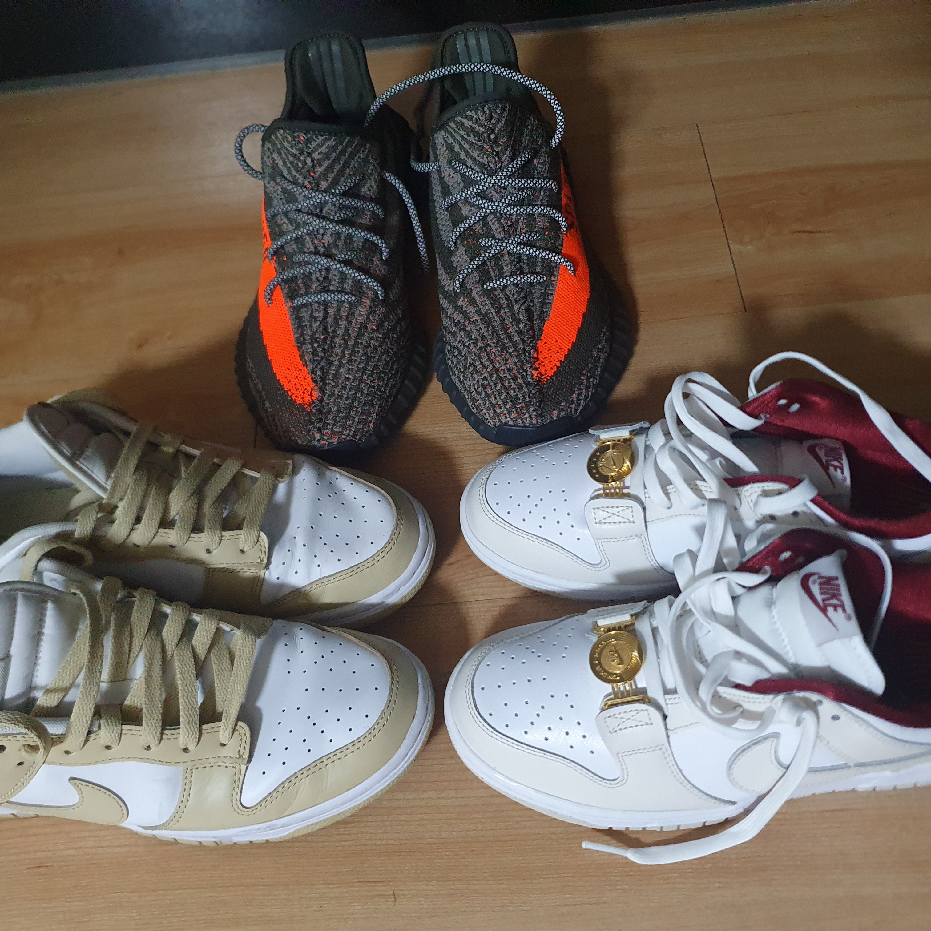 (W) Nike Dunk Low SE White Photon Dust, Adidas Yeezy Boost 350 V2 Carbon Beluga 착용 스타일