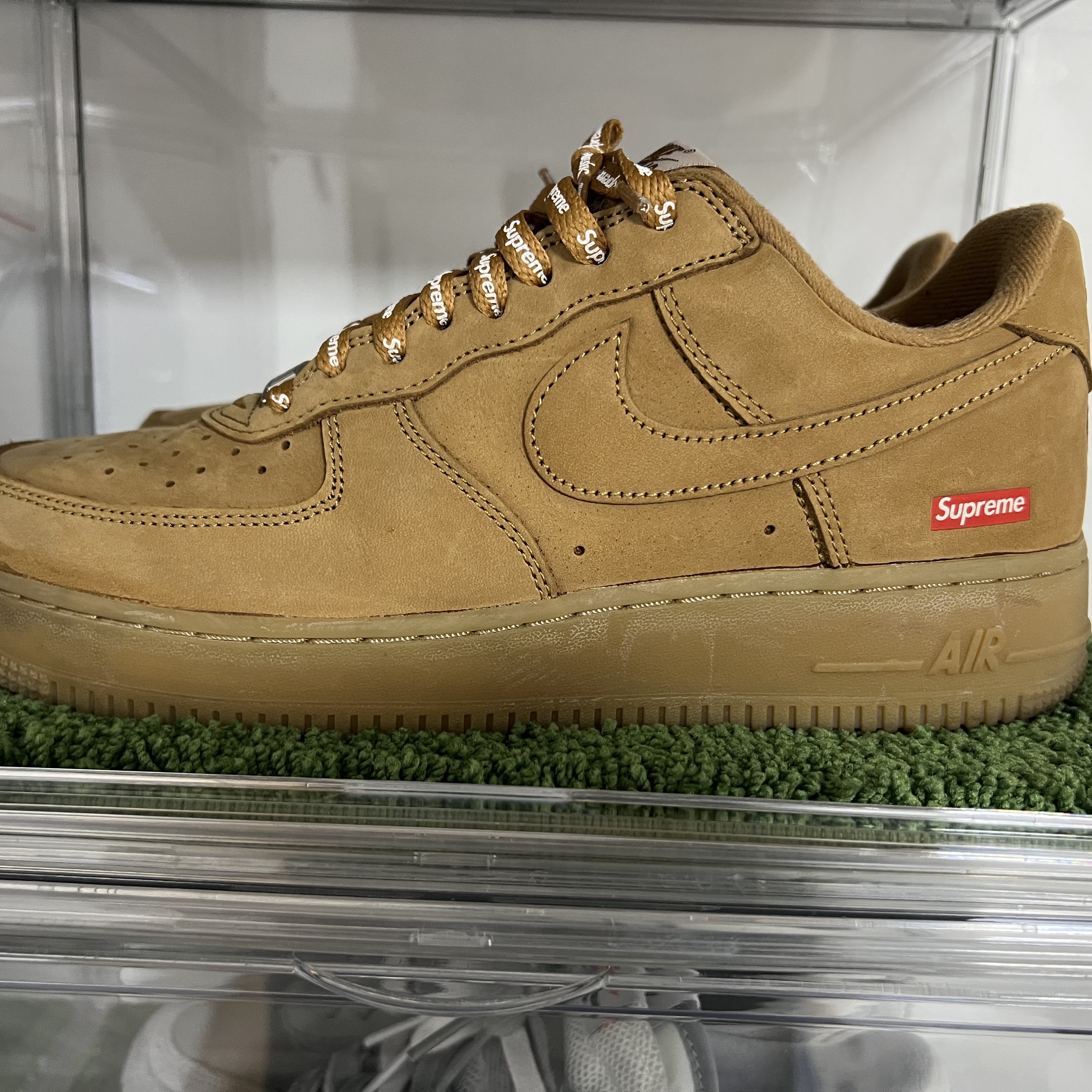 Nike x Supreme Air Force 1 Low Flax 착용 스타일