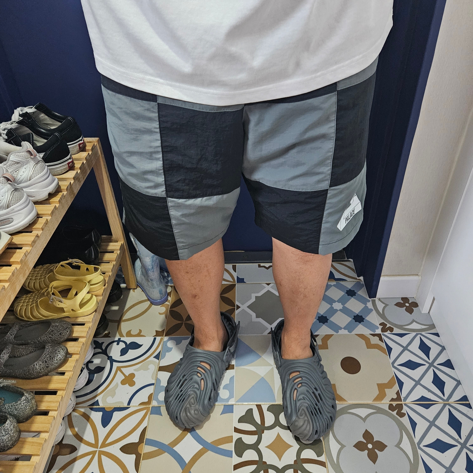 Crocs x Salehe Bembury Pollex Clog Niagara 착용 스타일