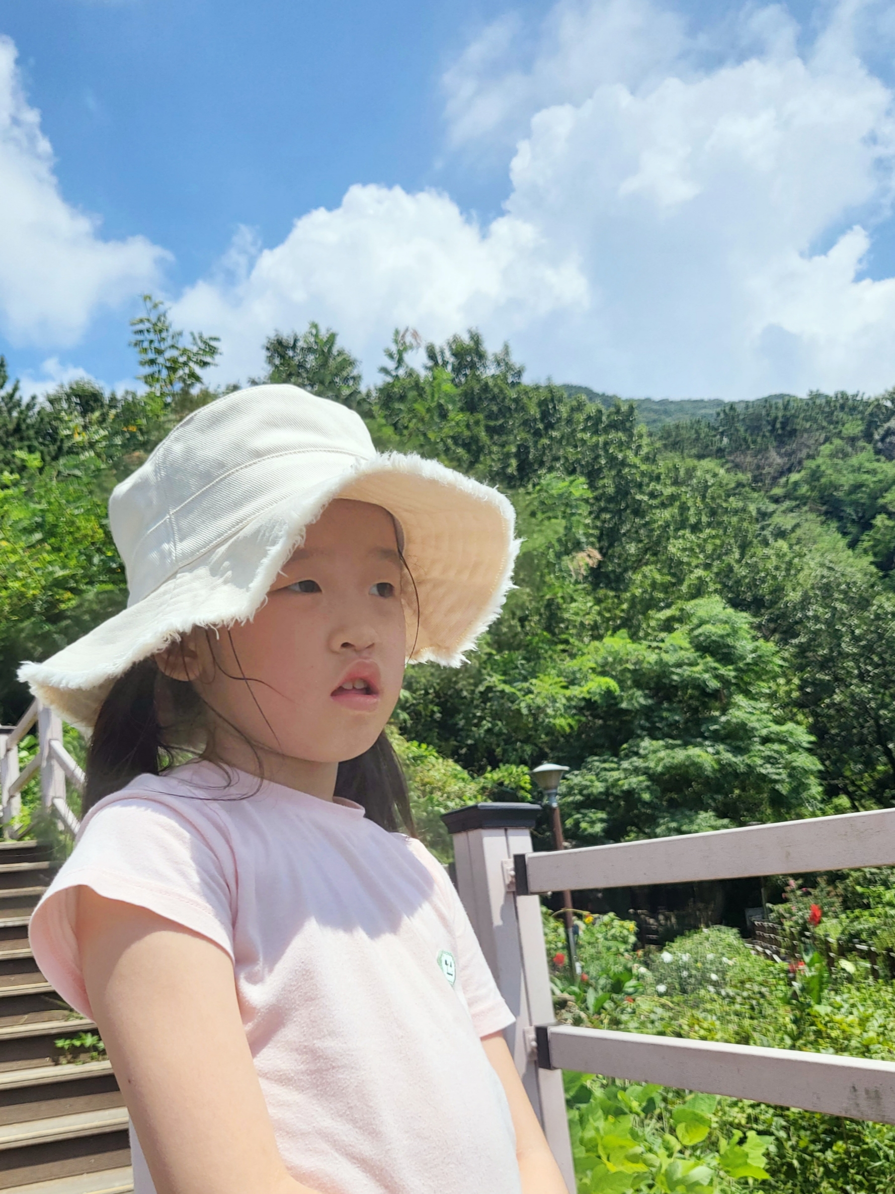 Jacquemus Le Bob Artichaut Bucket Hat Off White 착용 스타일