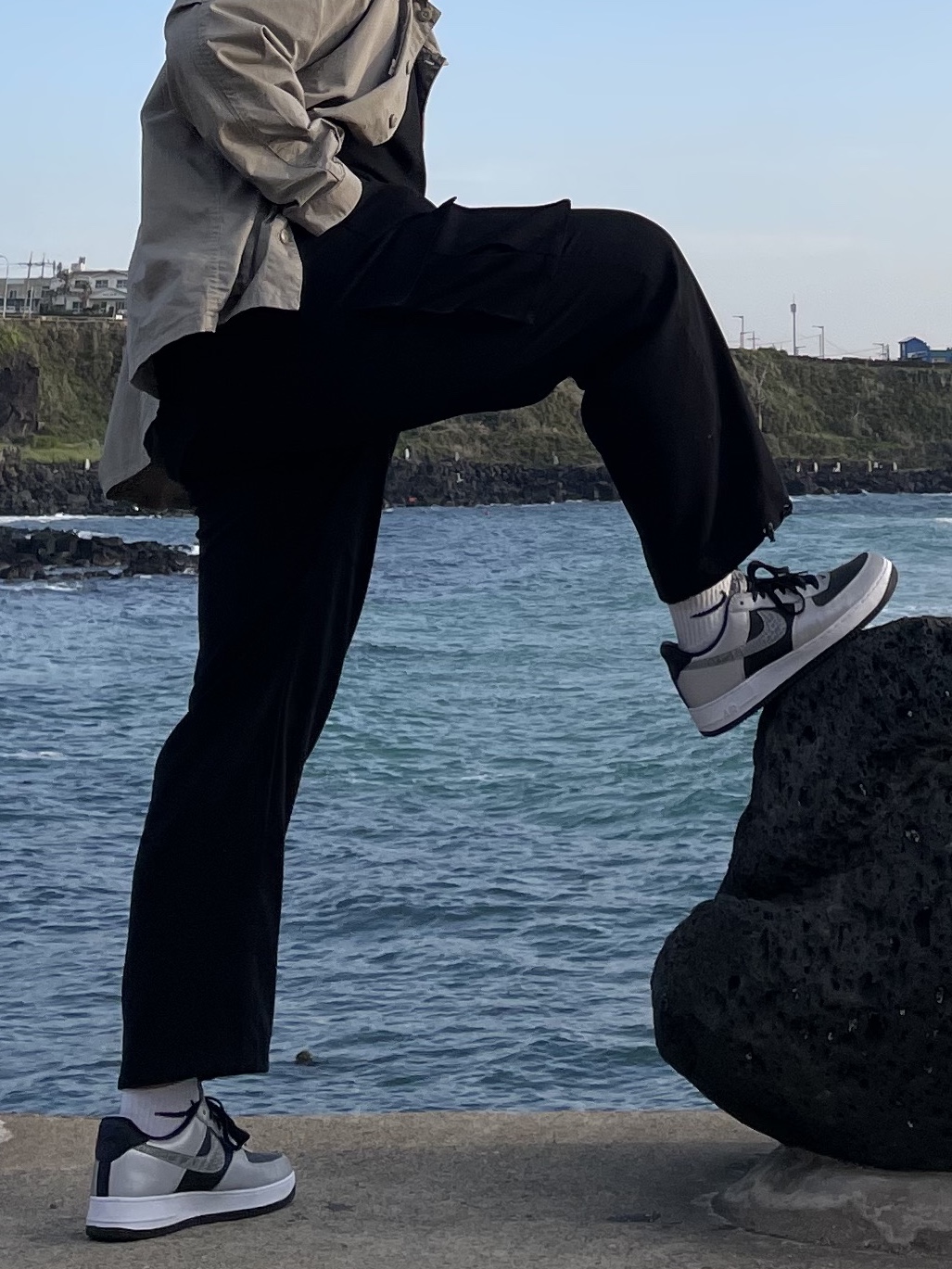 Nike Air Force 1 B Silver Snake 착용 스타일