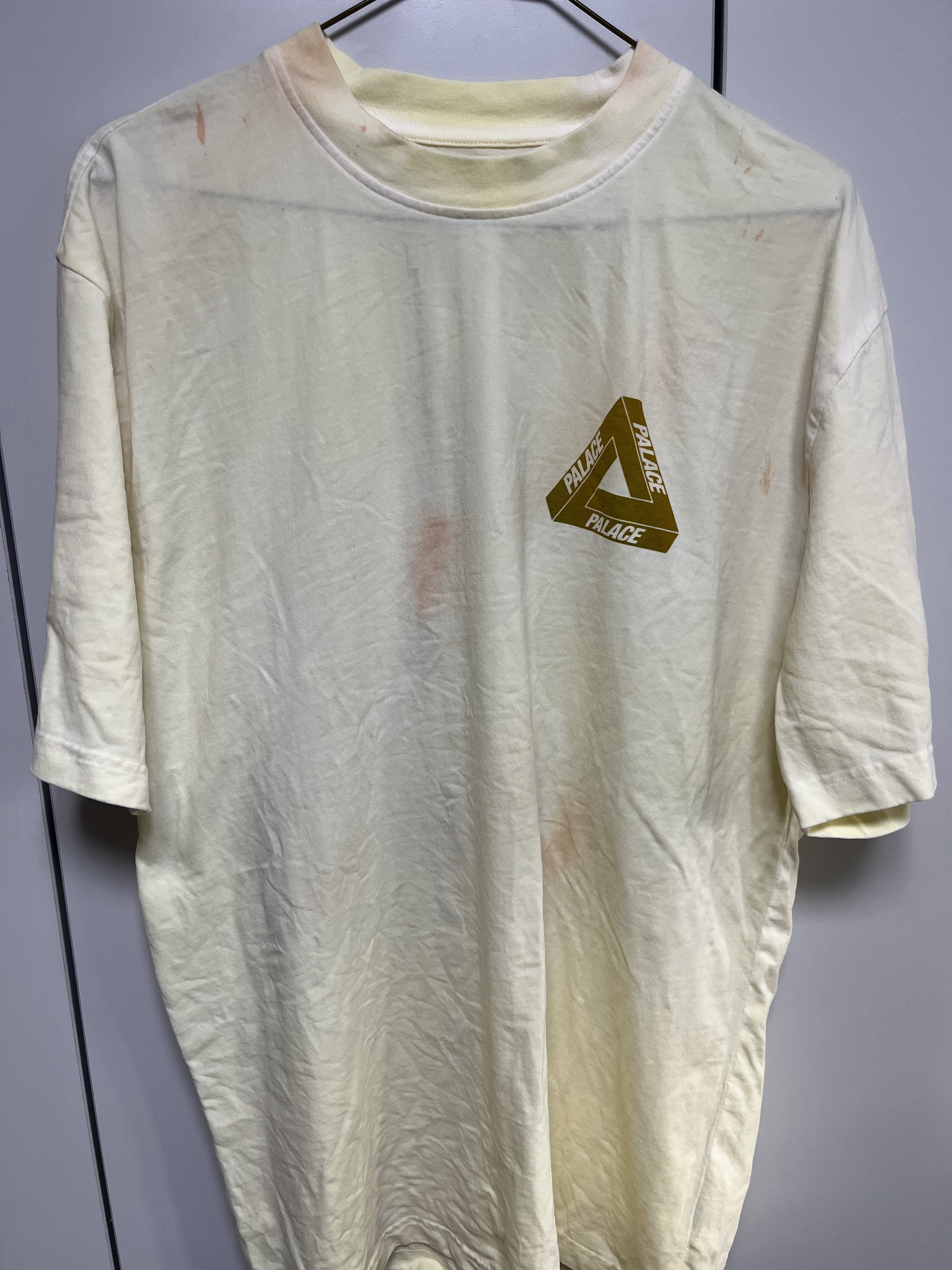 Palace Reacto Tri-Ferg T-Shirt Yellow - 23SS 착용 스타일 - 1