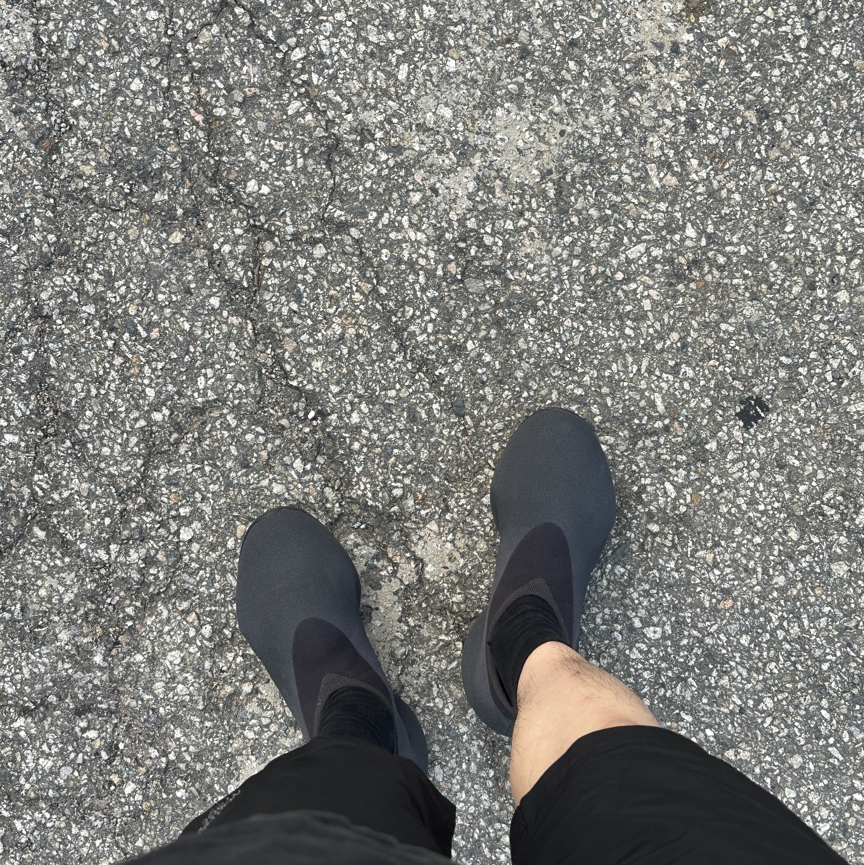 Adidas Yeezy Knit RNR Fade Onyx 착용 스타일 - 4