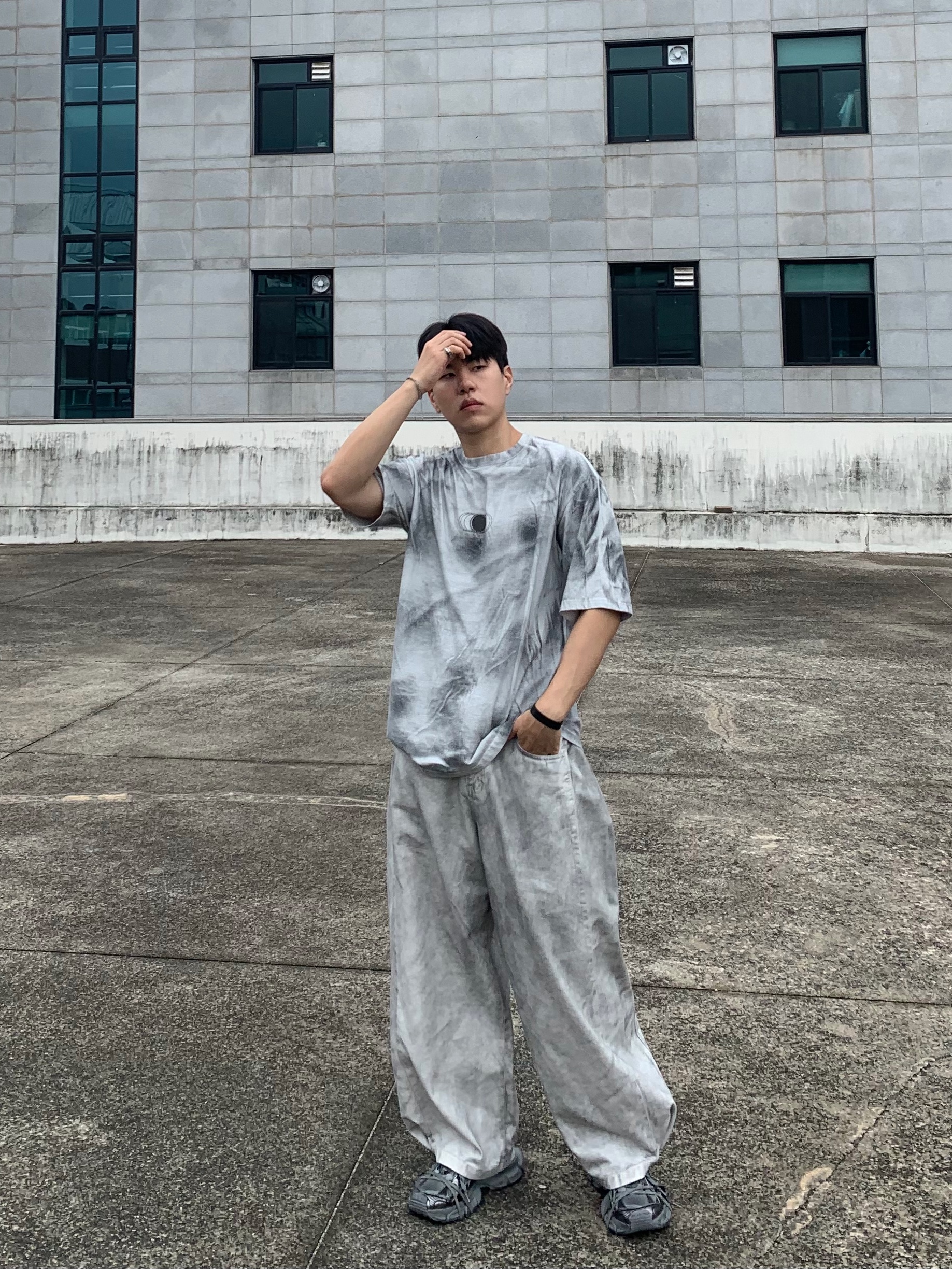 Balenciaga 3XL Sneakers Grey Black 착용 스타일 - 5
