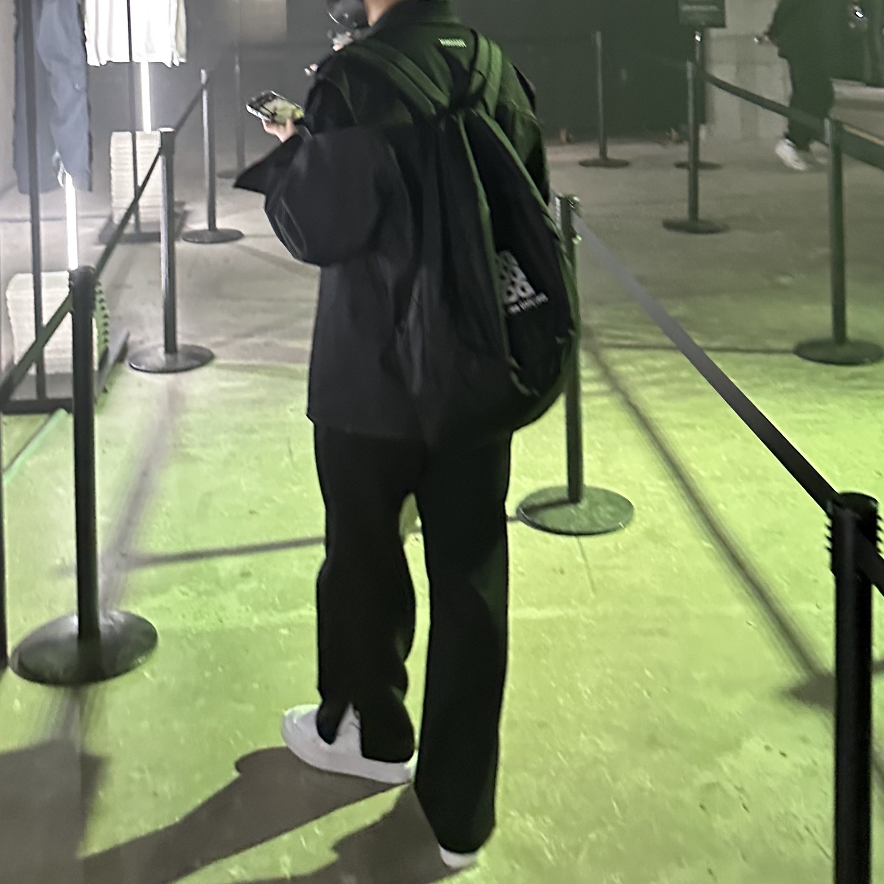 CDG Backpack Black 착용 스타일