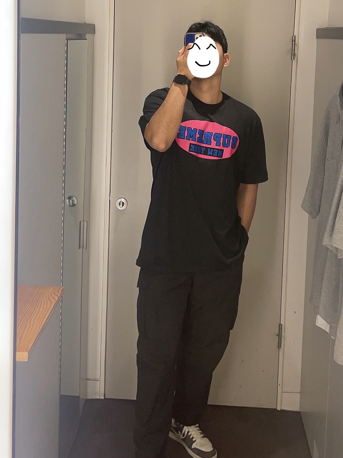 Supreme New York T-Shirt Black - 23SS 착용 스타일