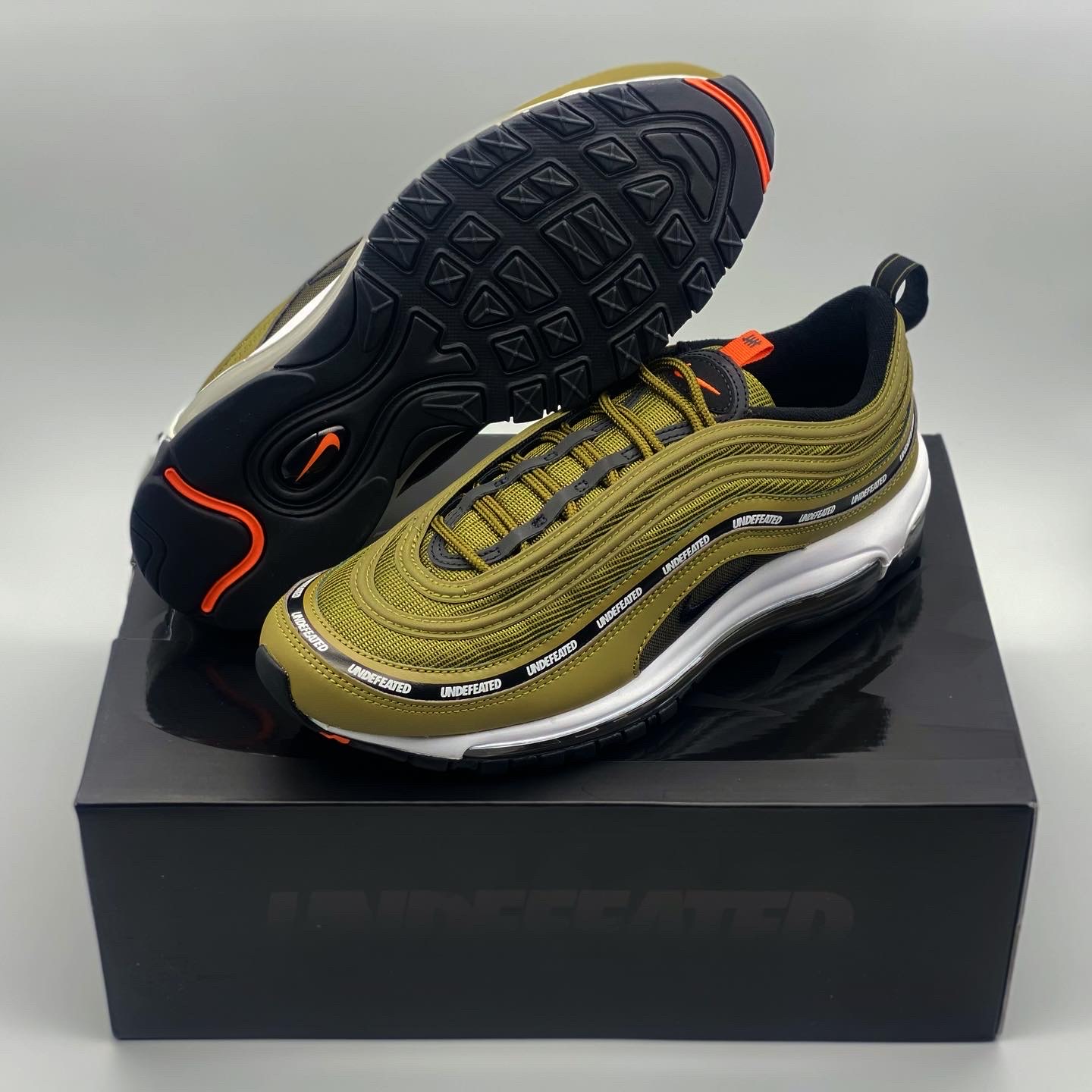 Nike x Undefeated Air Max 97 Militia Green 착용 스타일 - 1