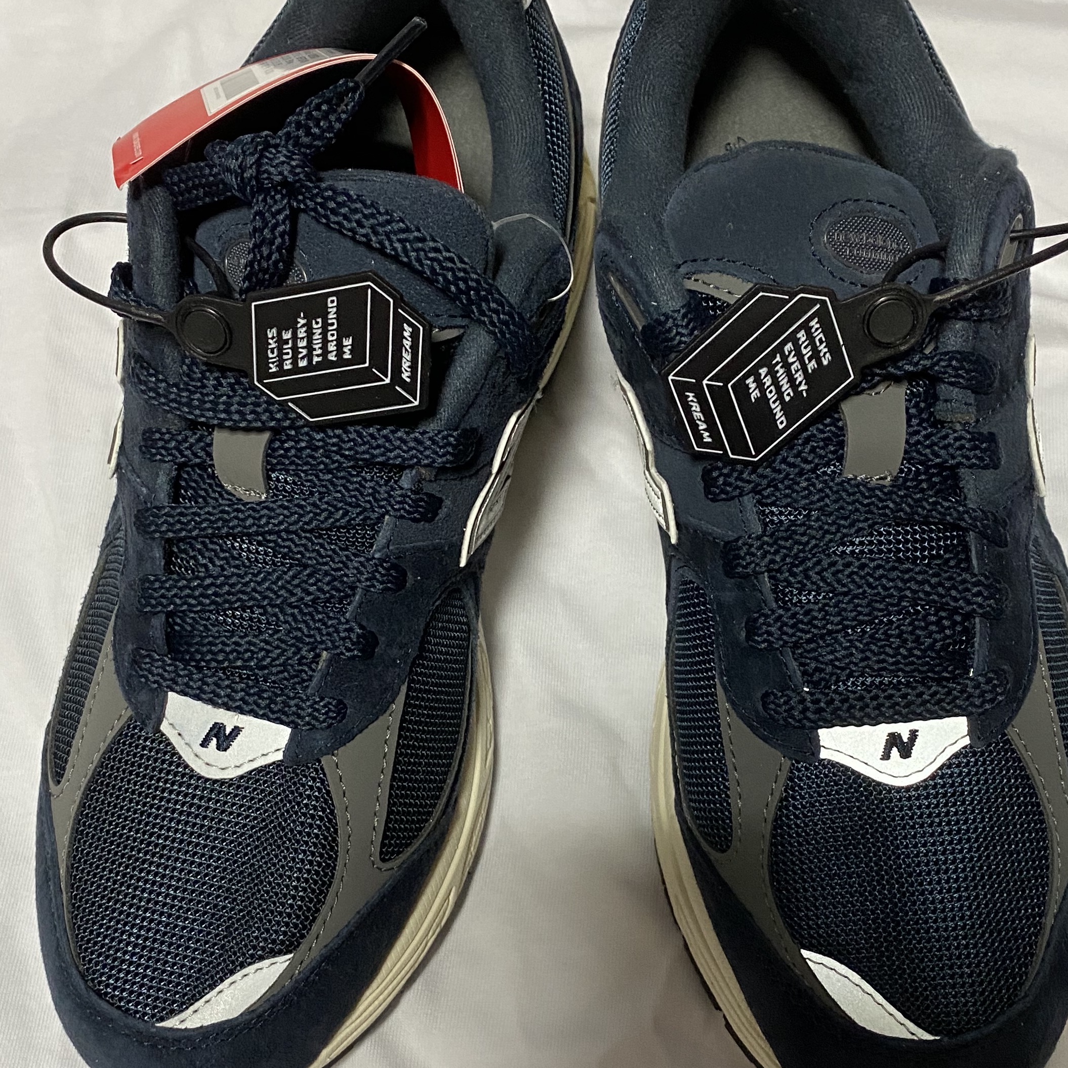 New Balance 2002R Eclipse Castlerock 착용 스타일 - 1