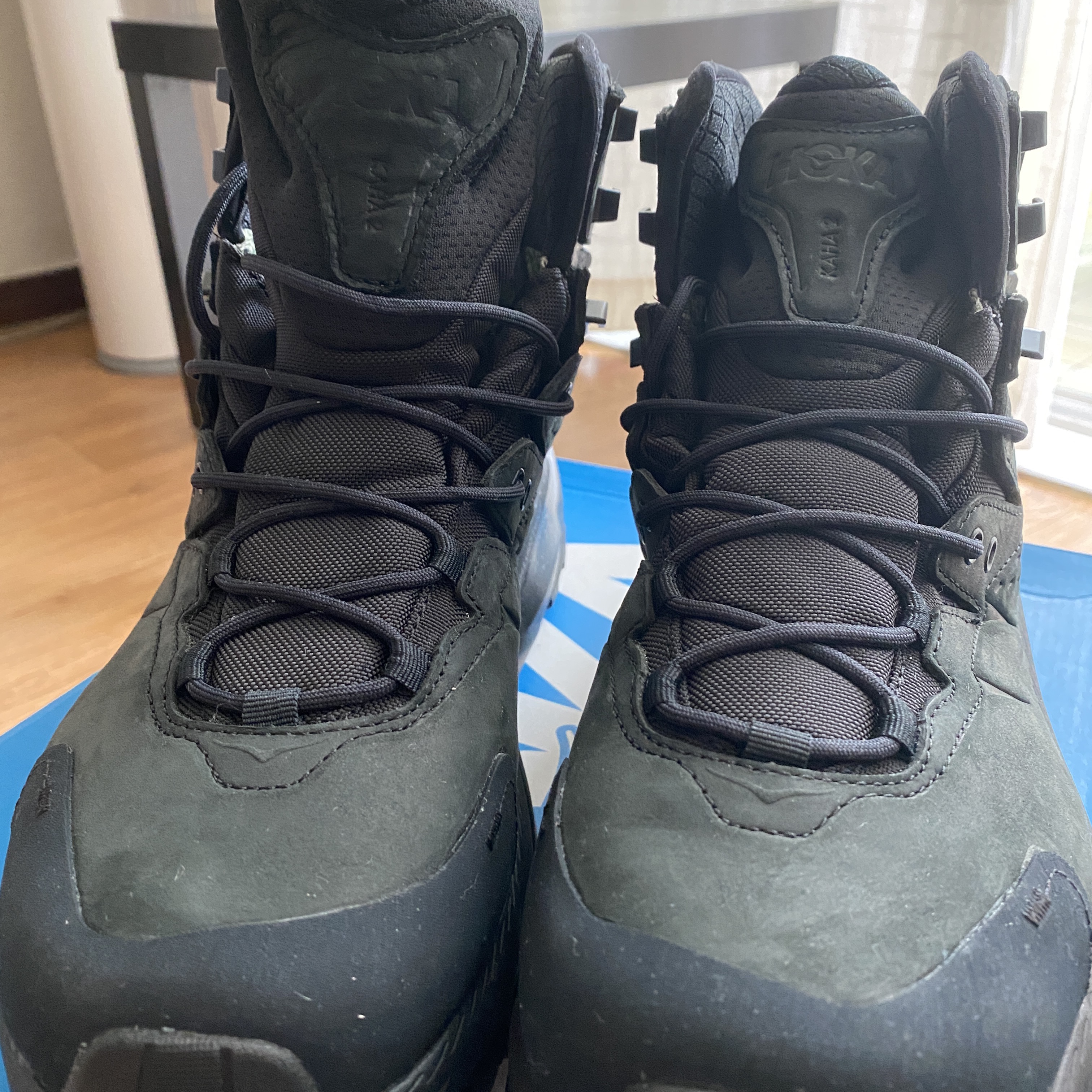 Hoka Kaha 2 Gore-Tex Black 착용 스타일 - 2
