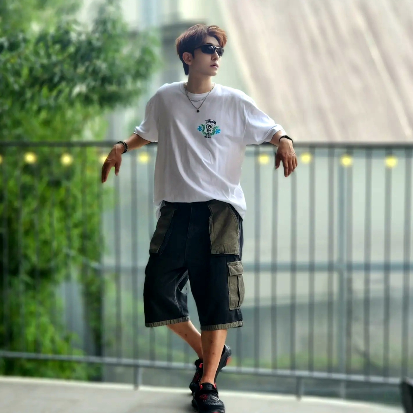 Stussy Skull Crest T-Shirt White, Crocs x Staple Classic All Terrain Clog Black 착용 스타일 - 5