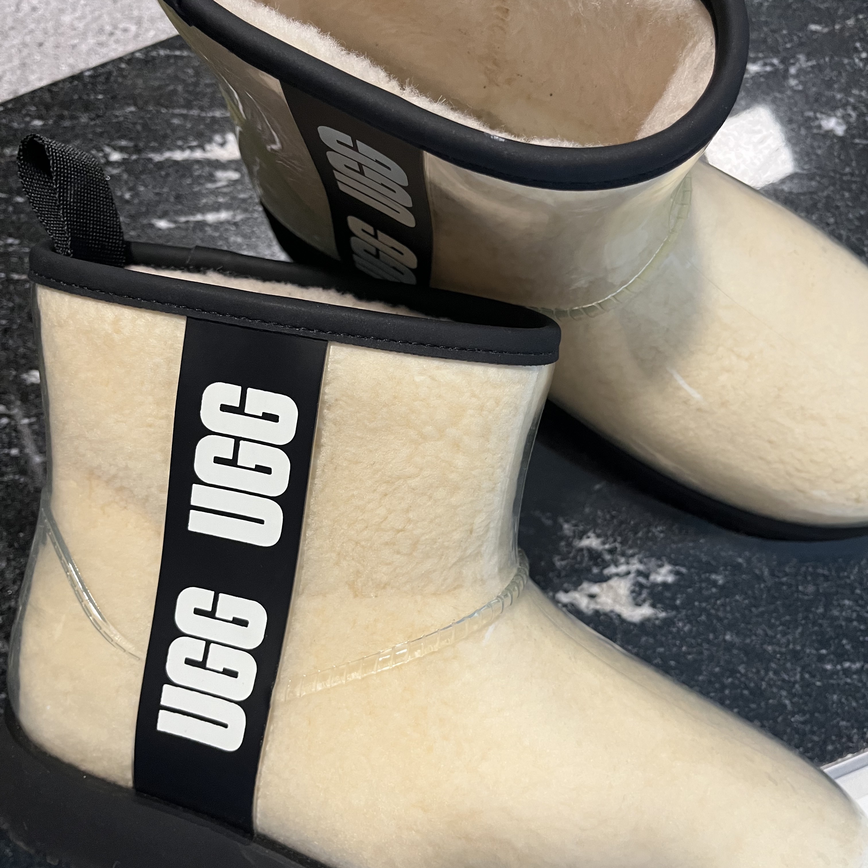 (W) UGG Classic Clear Mini Boots Natural Black 착용 스타일