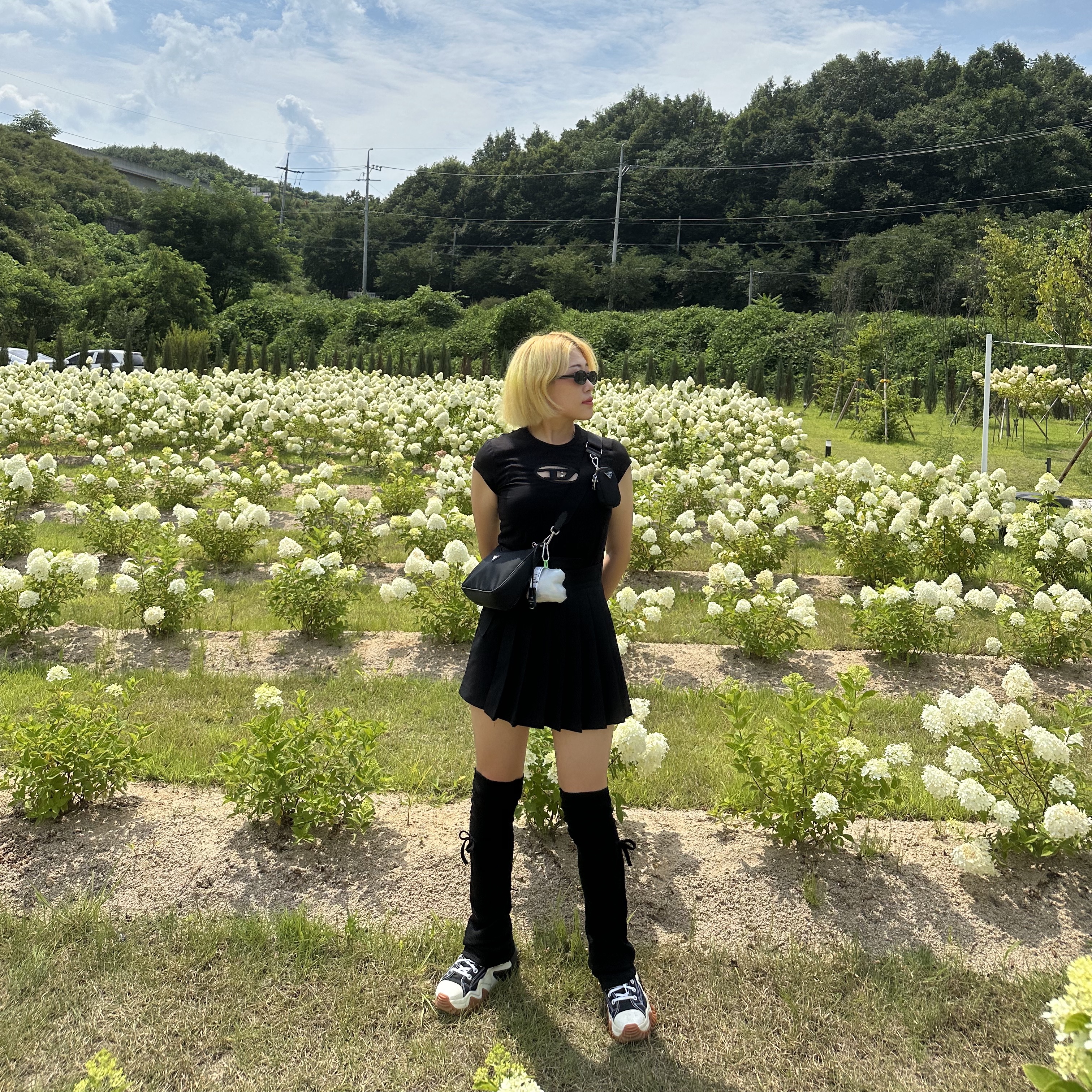 (W) Diesel T-Angie Peekaboo Logo T-Shirt Black, Converse Run Star Motion High Black 착용 스타일 - 1