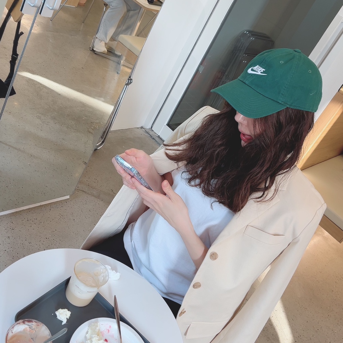 Nike Heritage 86 Futura Washed Cap Gorge Green, AMI de Coeur T-Shirt White 착용 스타일 - 1