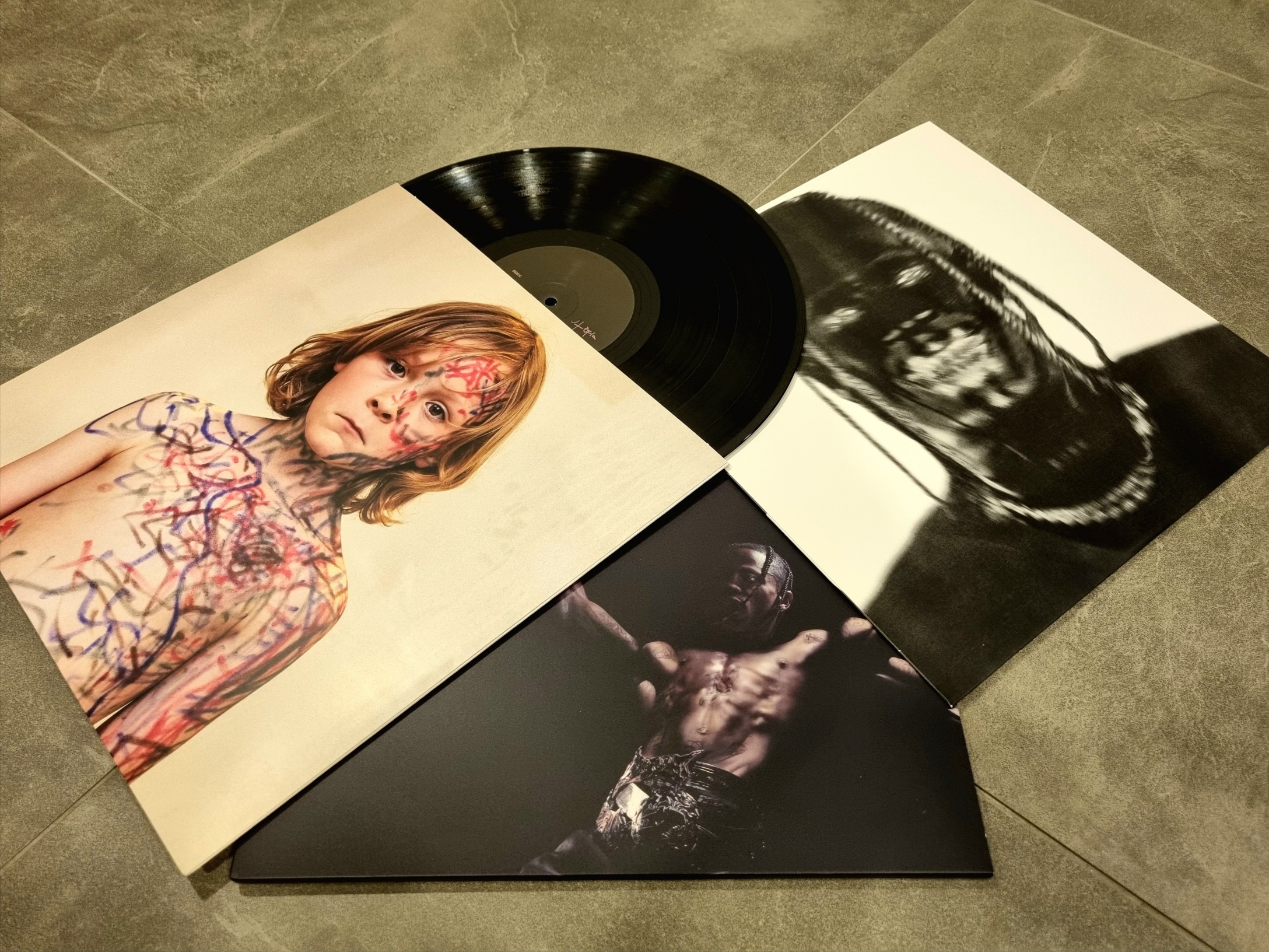Travis Scott Utopia Vinyl Cover 1 (2LP) 착용 스타일 - 4