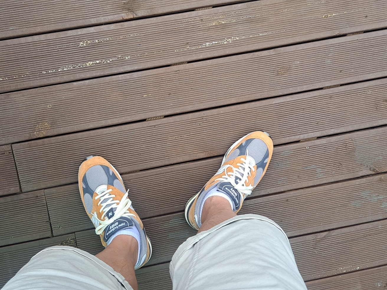 New Balance 991 Made in UK Tan Grey 착용 스타일