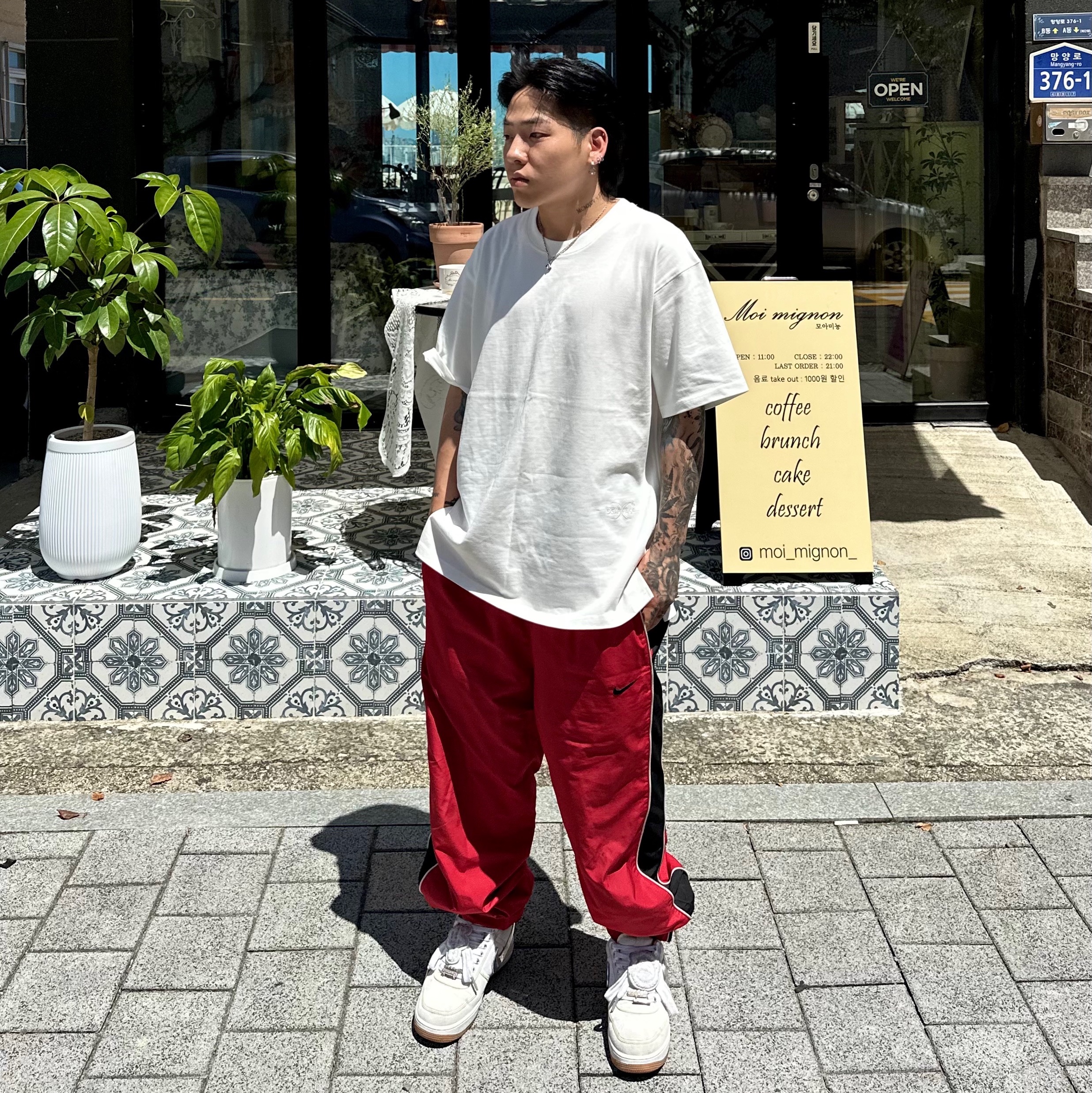 Nike x Travis Scott Air Force 1 Low White 착용 스타일 - 3