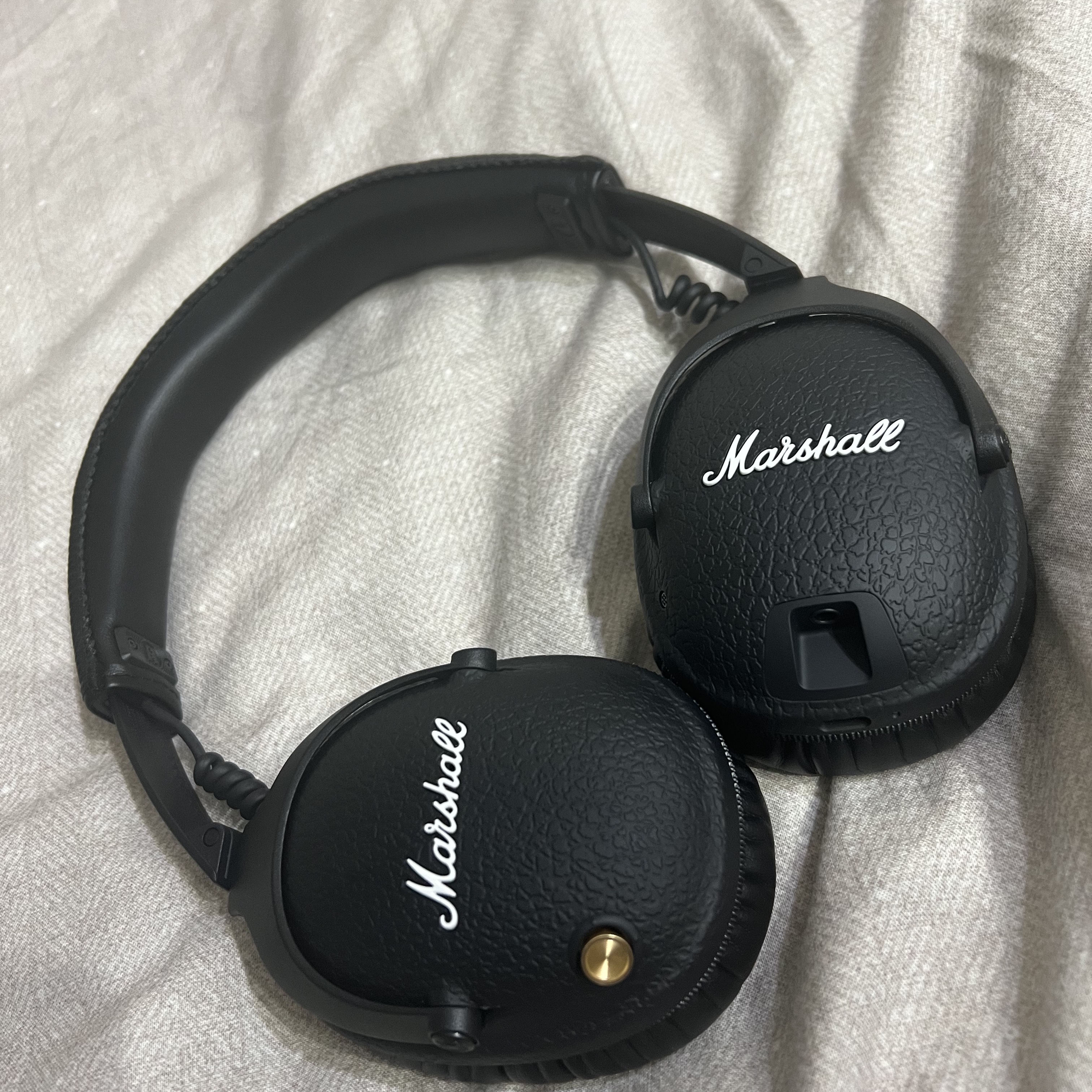 Marshall Monitor II A.N.C Black (Korean Ver.) 착용 스타일