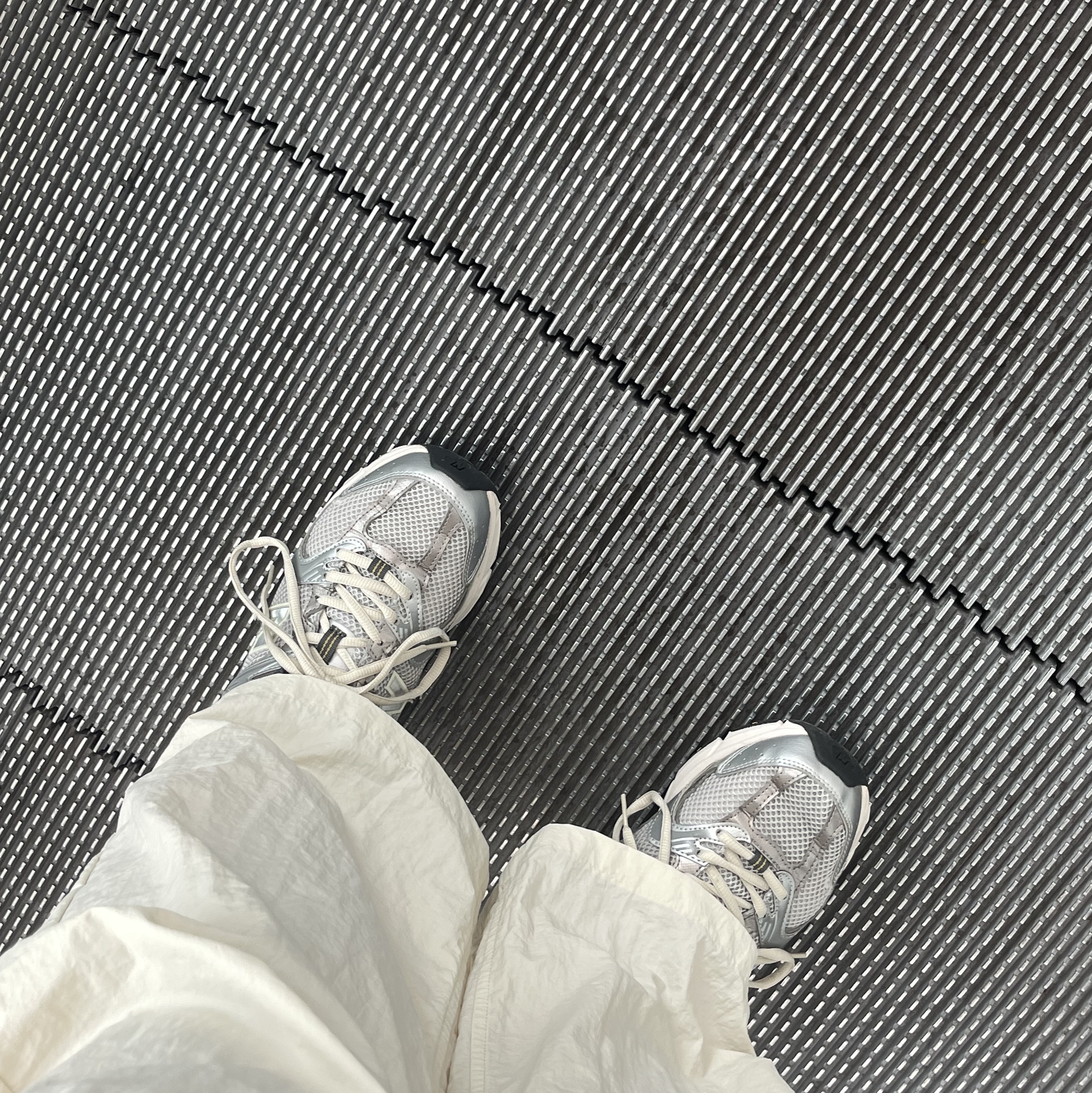 New Balance 530 Earth 착용 스타일