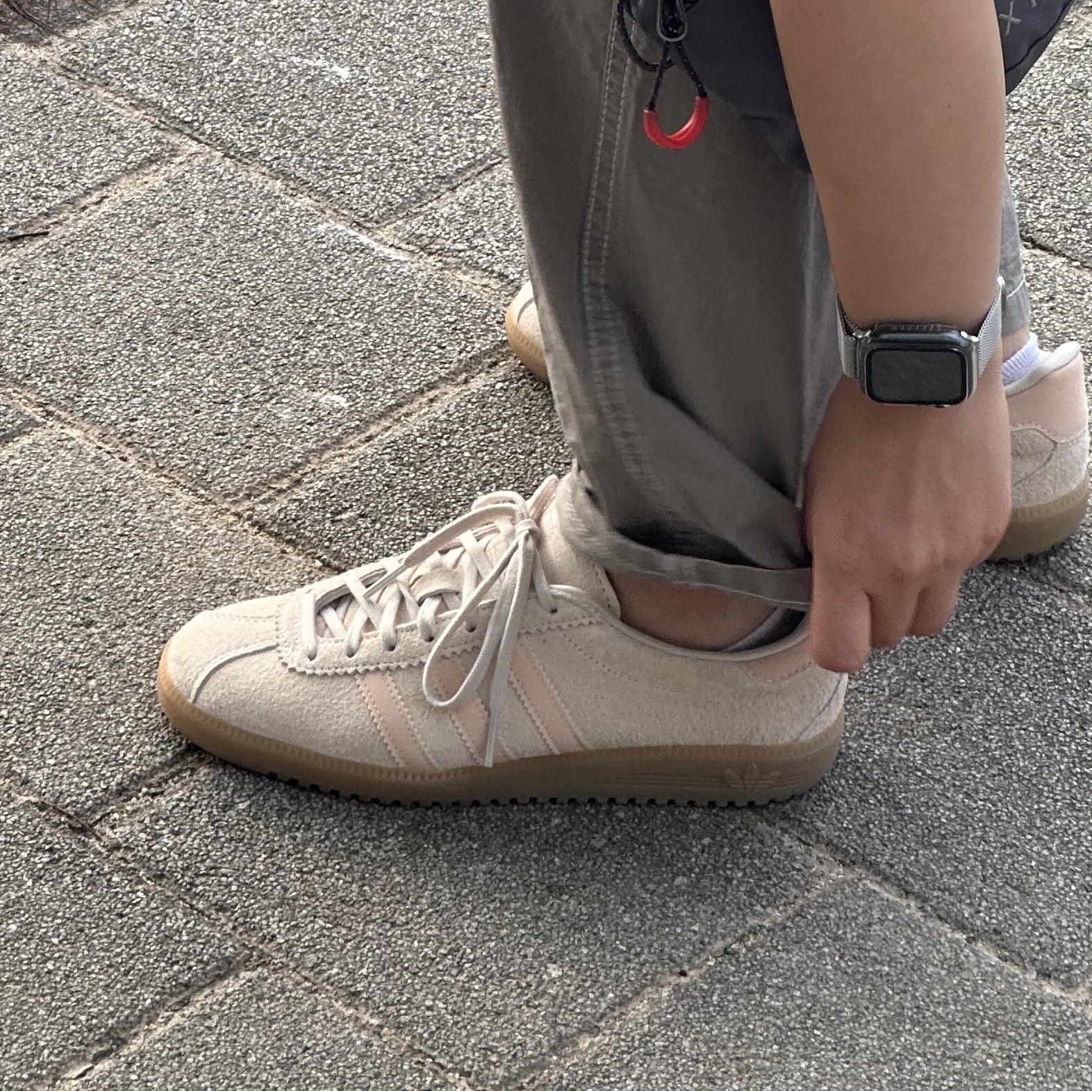Adidas Bermuda Wonder White 착용 스타일 - 3