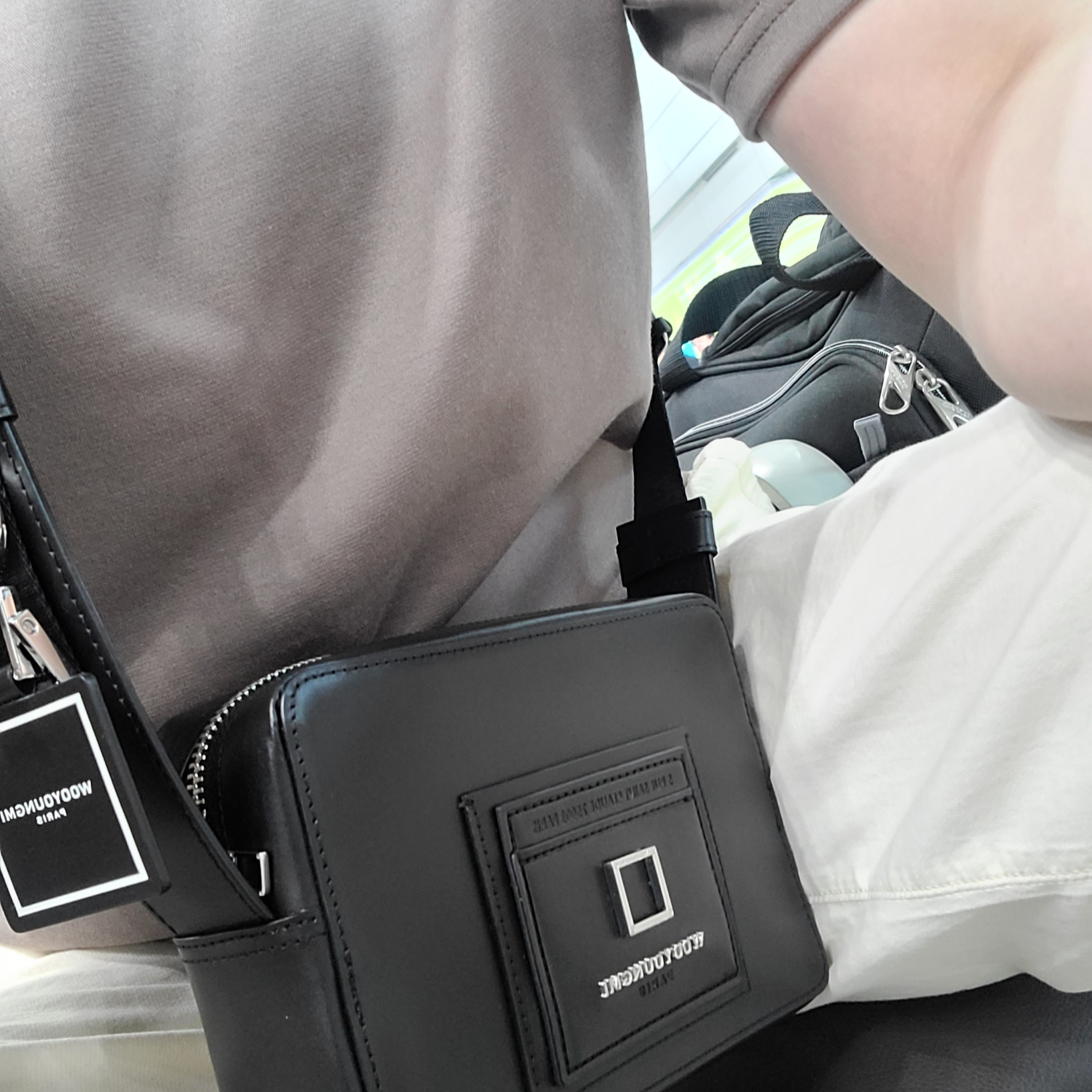 Wooyoungmi Square Mini Bag Black 착용 스타일