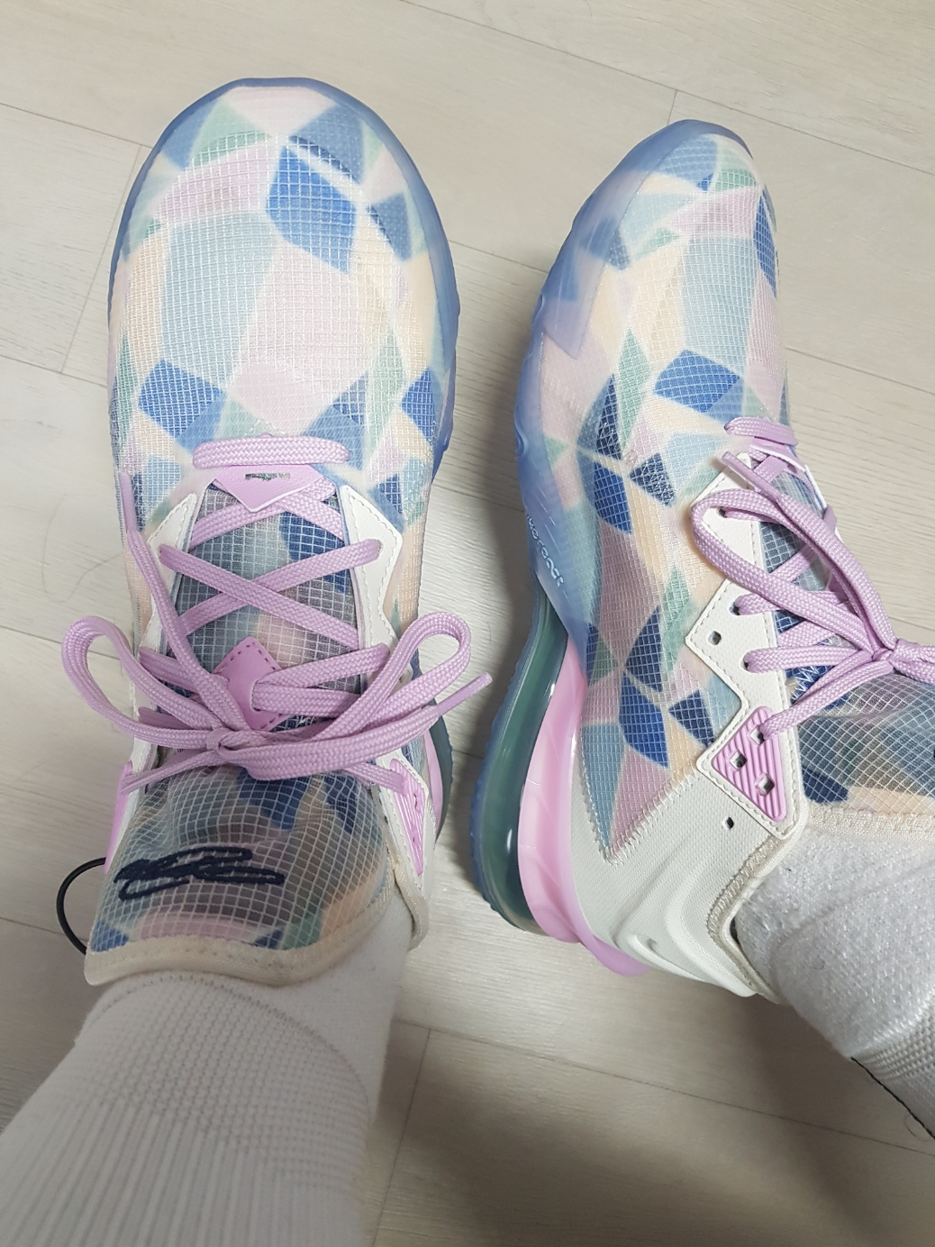Nike x Atmos LeBron 18 Low Light Arctic Pink 착용 스타일