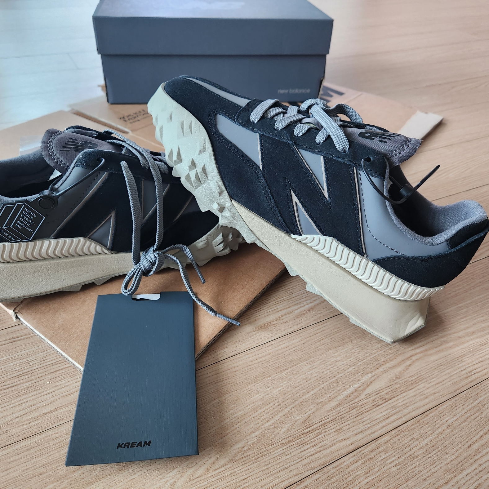 New Balance XC-72 Black Castlerock 착용 스타일