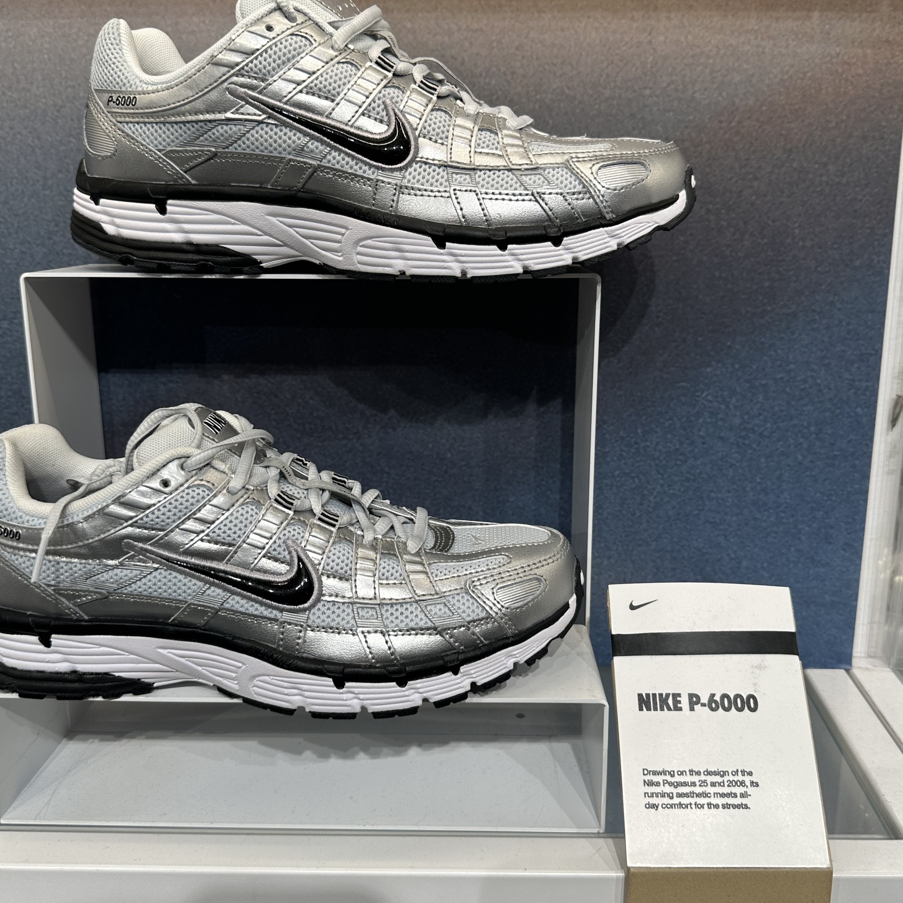 (W) Nike P-6000 White Metallic Silver 착용 스타일 - 2