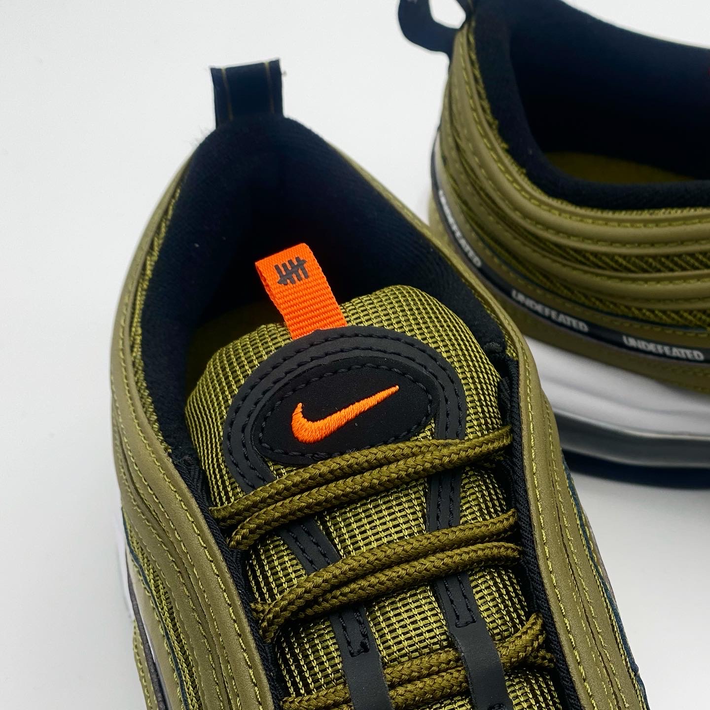Nike x Undefeated Air Max 97 Militia Green 착용 스타일 - 4