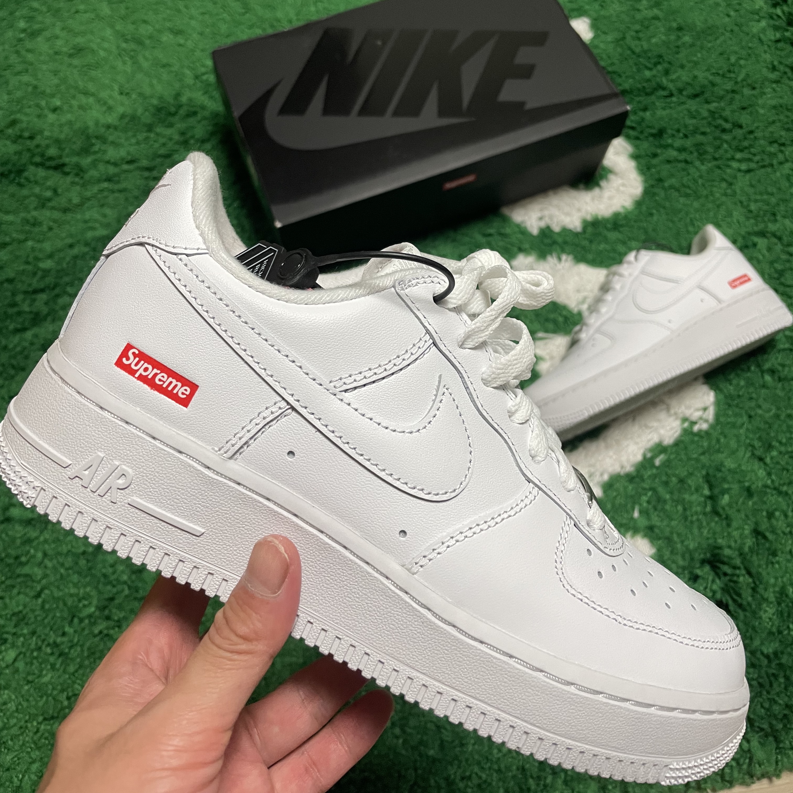 Nike x Supreme Air Force 1 Low White 착용 스타일
