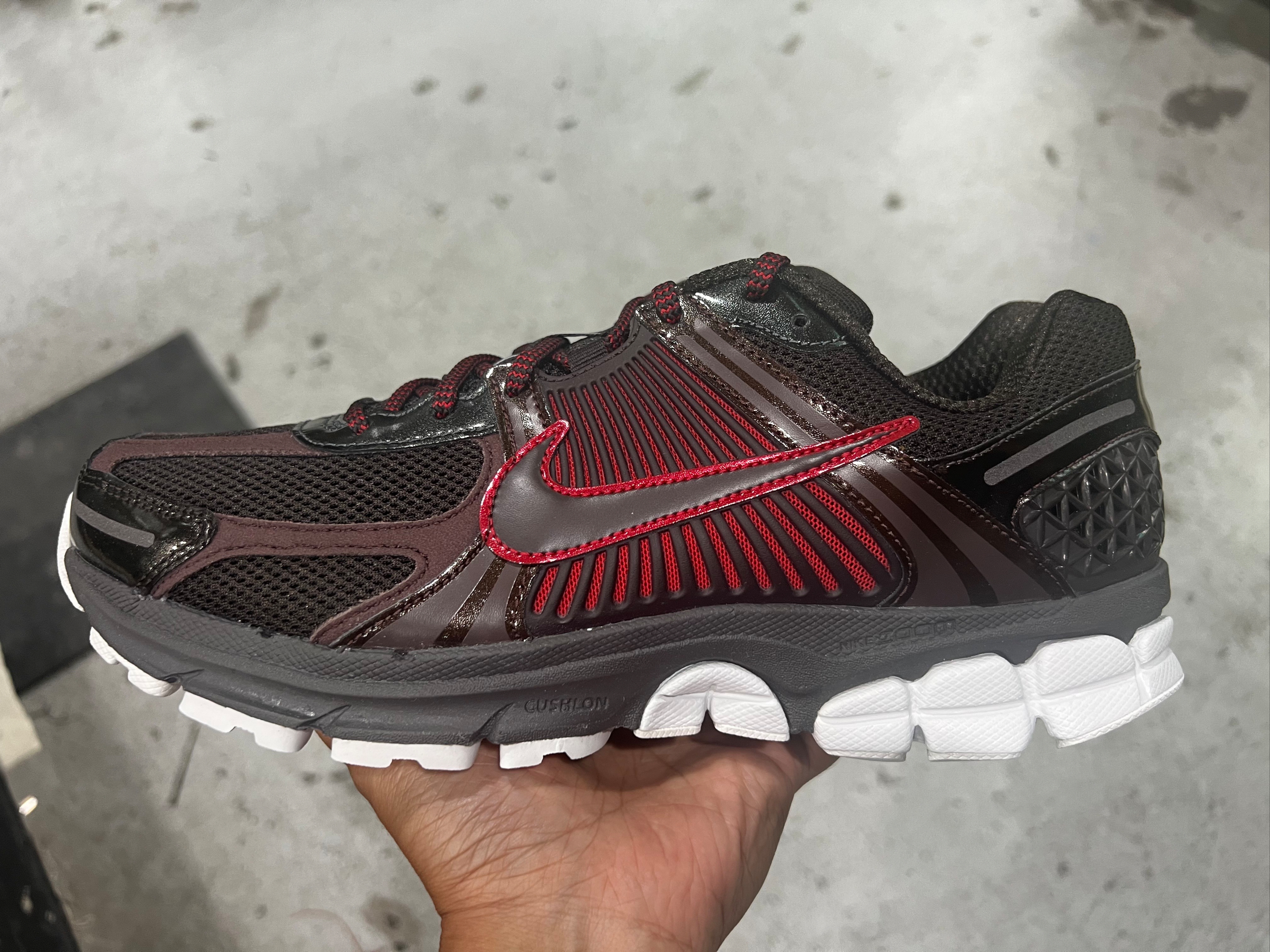 Nike Zoom Vomero 5 Velvet Brown 착용 스타일