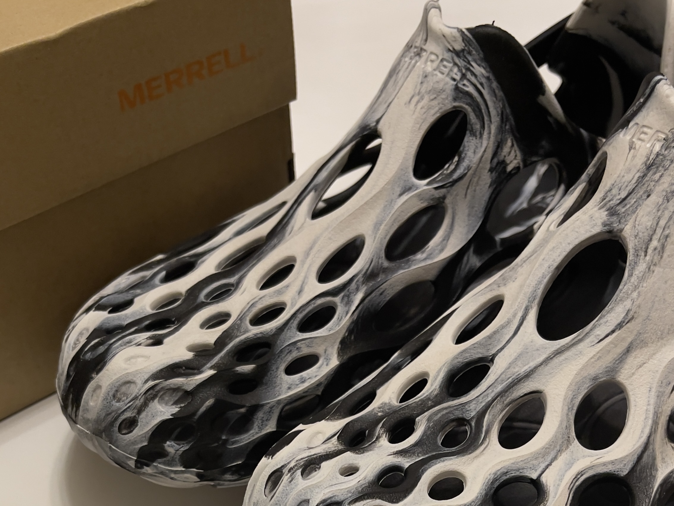 Merrell Hydro Moc Black White 착용 스타일 - 3